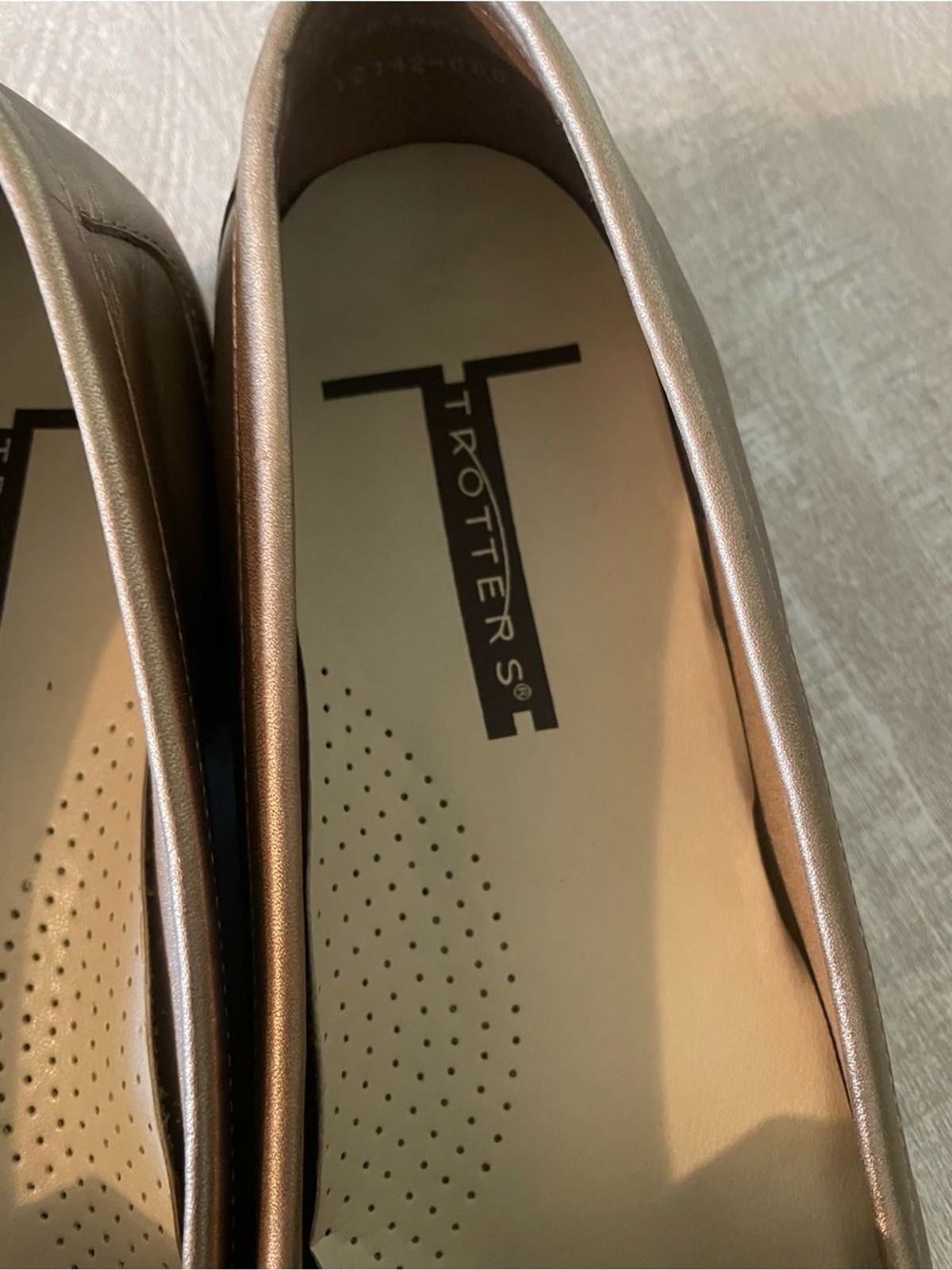 Trotter’s Metallic Bronze Penny Loafers flats shoes slipons sz 10N leather
