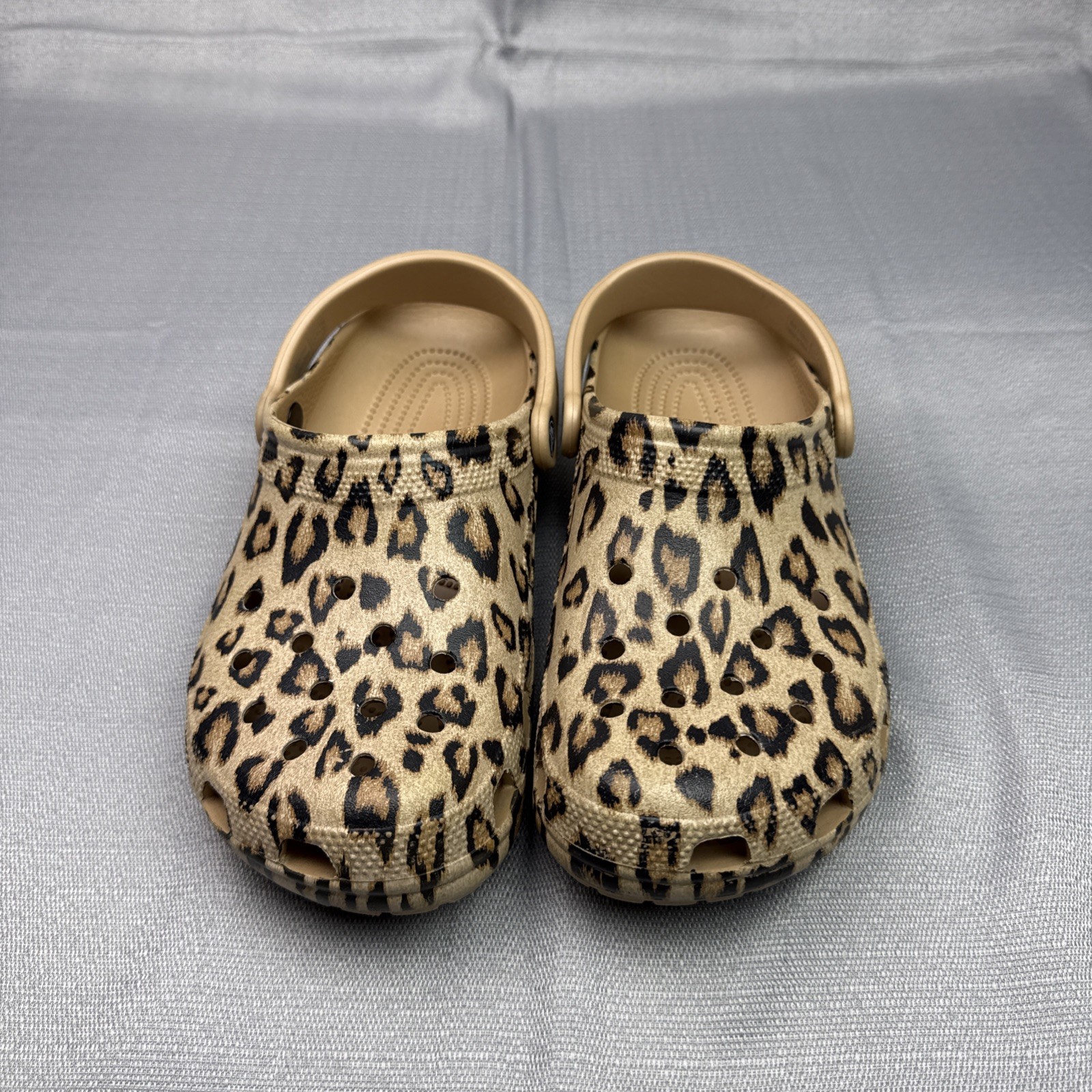 Crocs Adult Baya Leopard Print Clogs Men’s Sz 9 Women’s Sz 11
