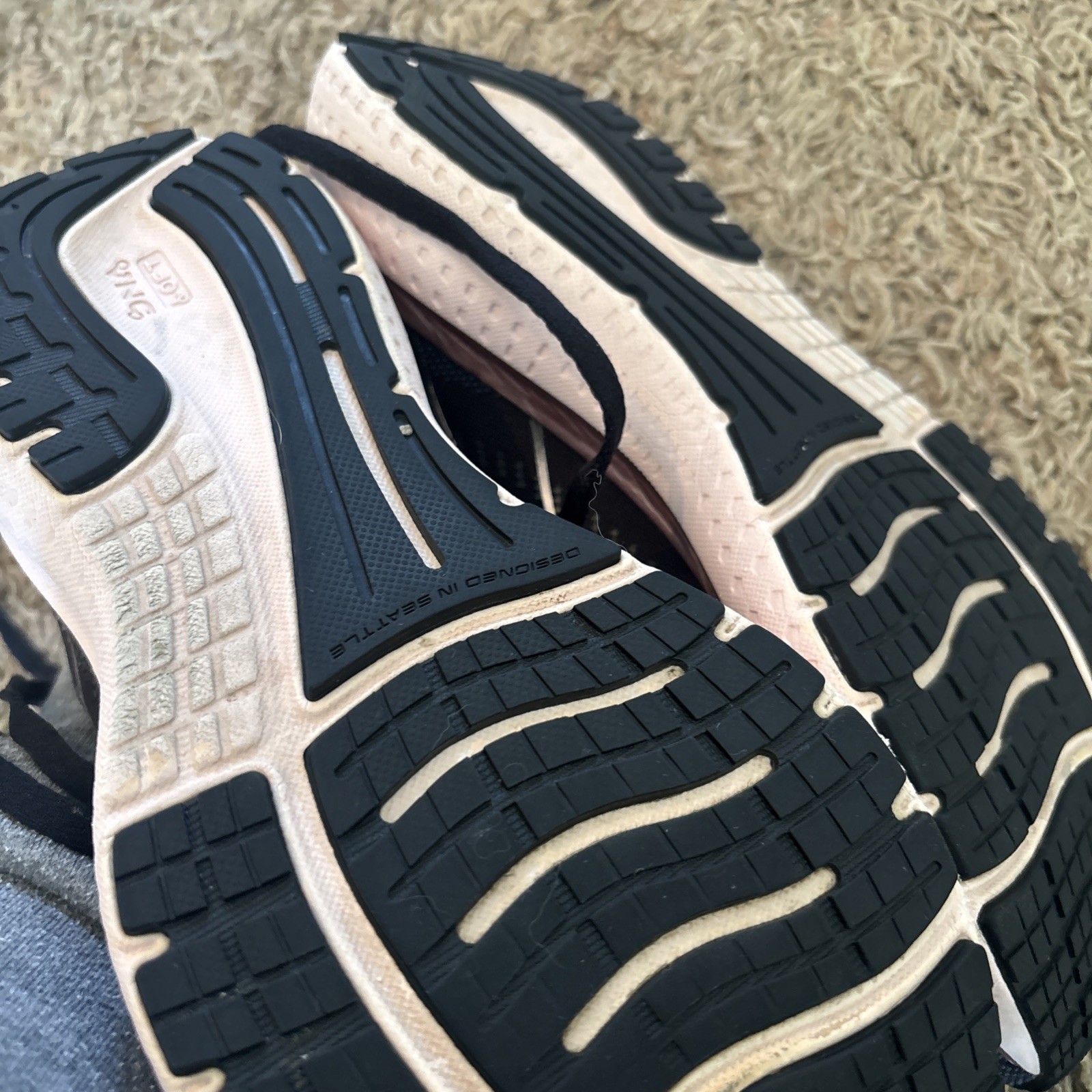 Size 8- Brooks Glycerin GTS 19 Black/Metallic/Ombre Excellent Clean Condition