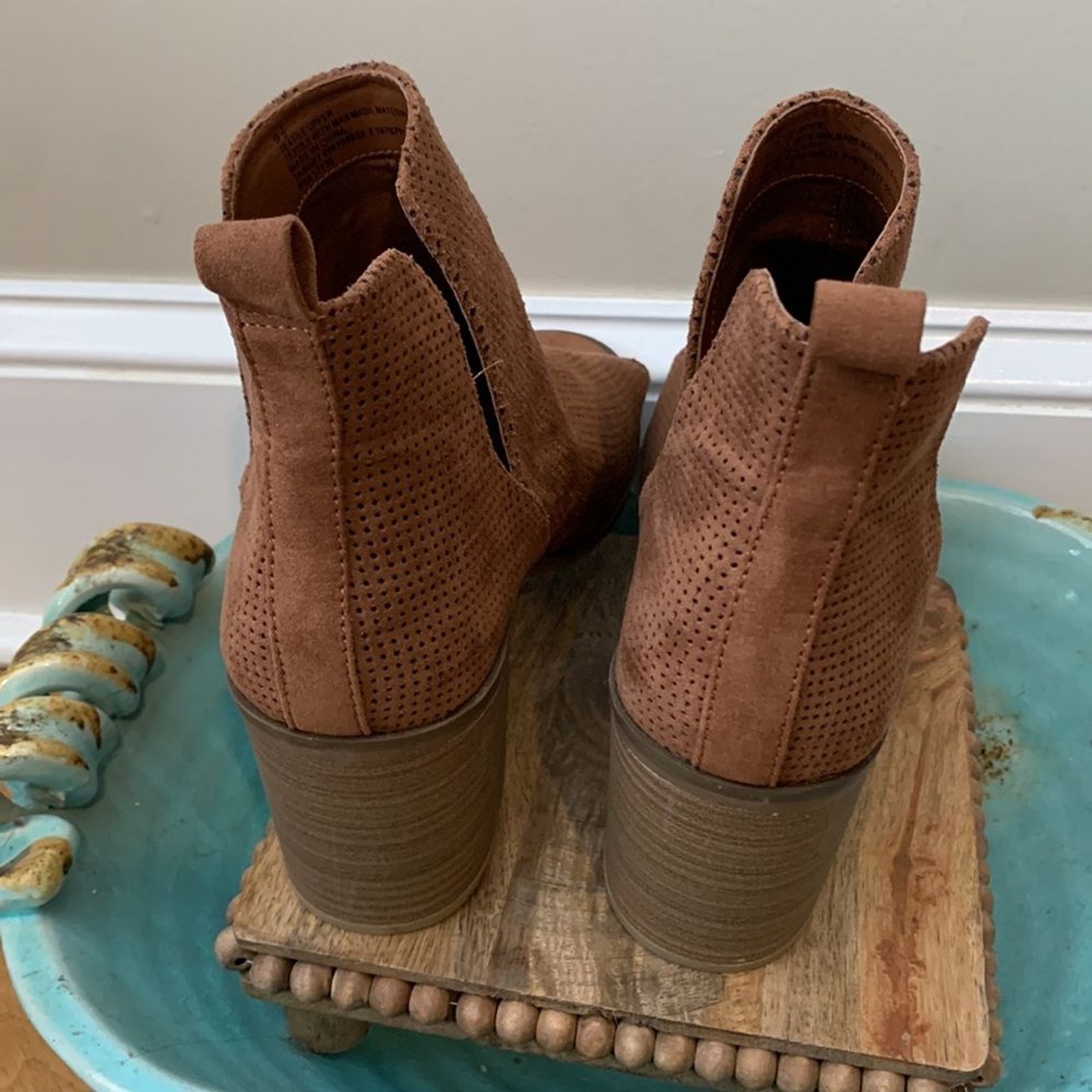 Universal thread open toed booties size 9.5