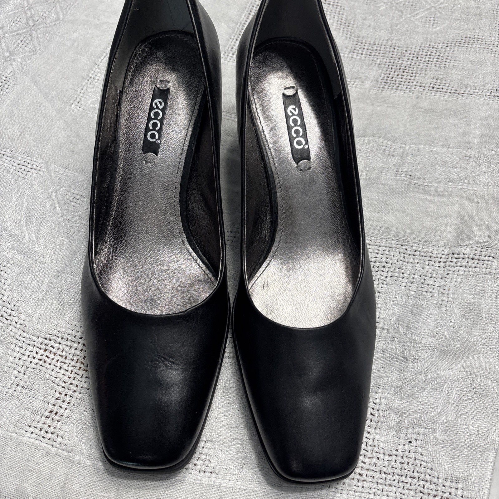 Ecco Black Leather 2.5 in Pumps EU 38 US Sz 7 Square Toe
