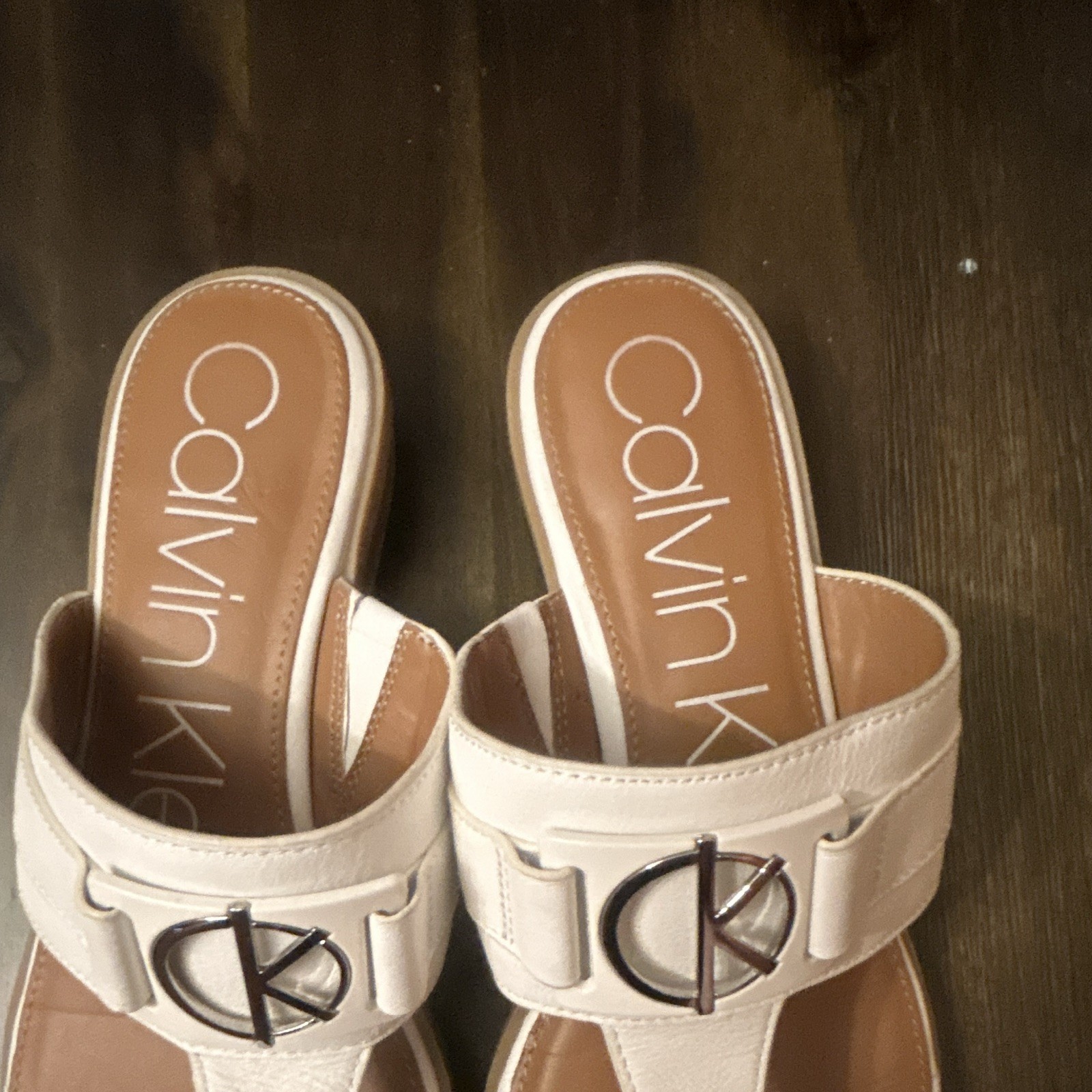 Calvin Klein Women’s White Leather Logo Thong Slide Slip-On Sandals Sz 6.5
