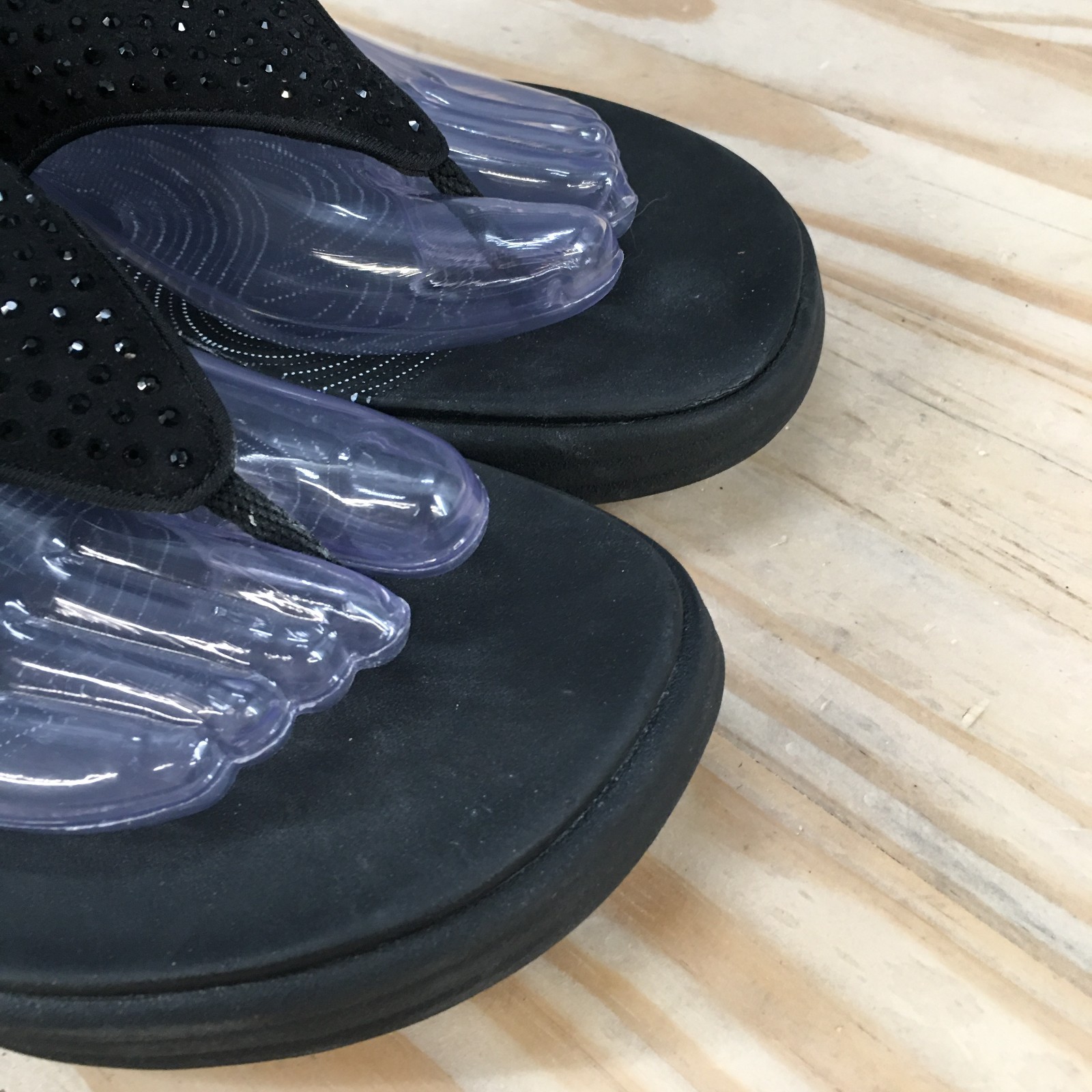 Clarks Sandals Womens 10 M Drift Jaunt Studded Slip On Thong Wedge Black Fabric
