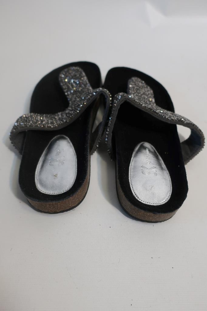 Womens Sk by Skemo Black, Silver Stone Toe Thong Sandals Left 8/Right 7