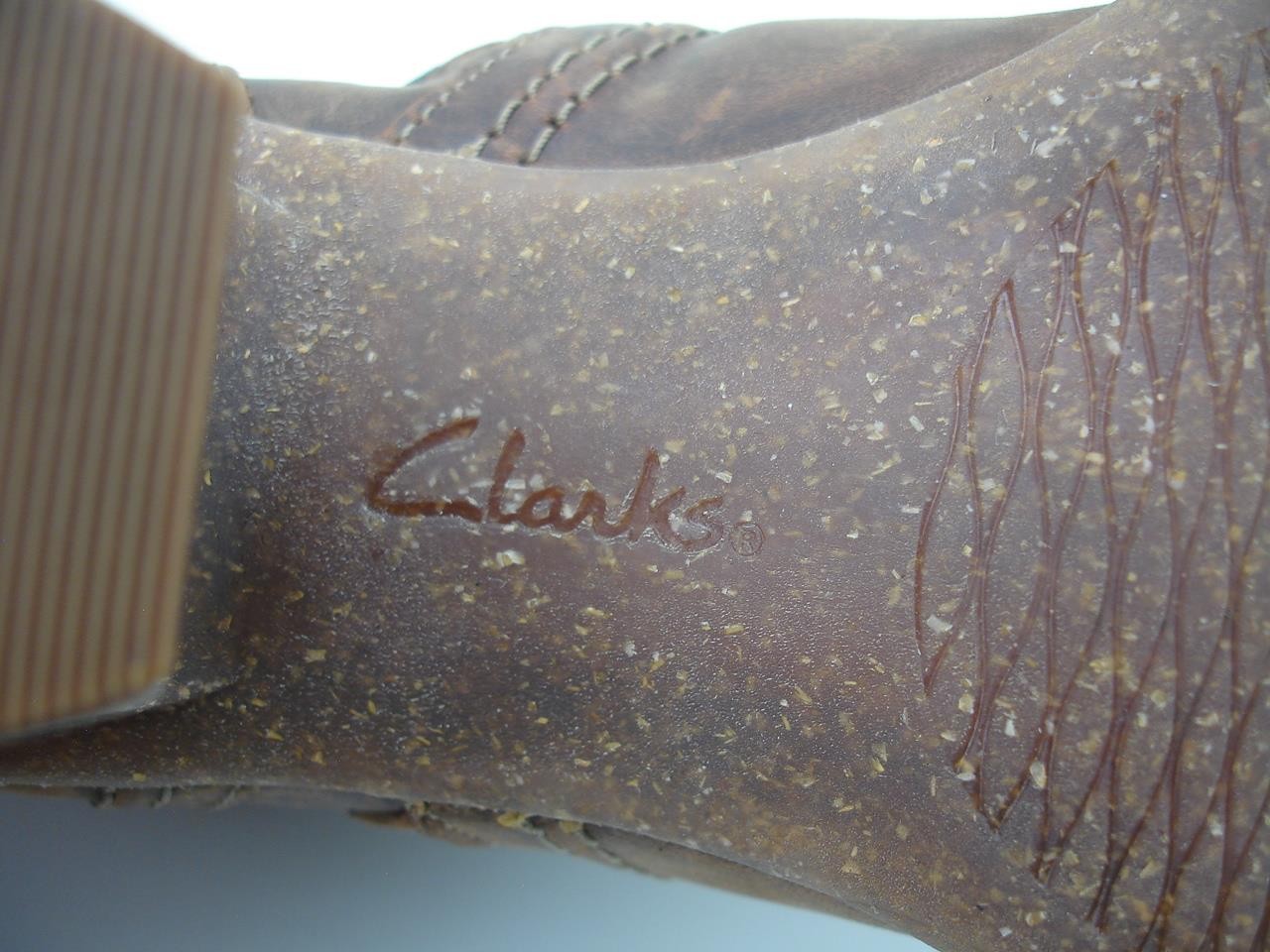 Women’s 7 M Clarks Artisan Carleta Paris Brown Leather Ankle Boots Side Zip Heel