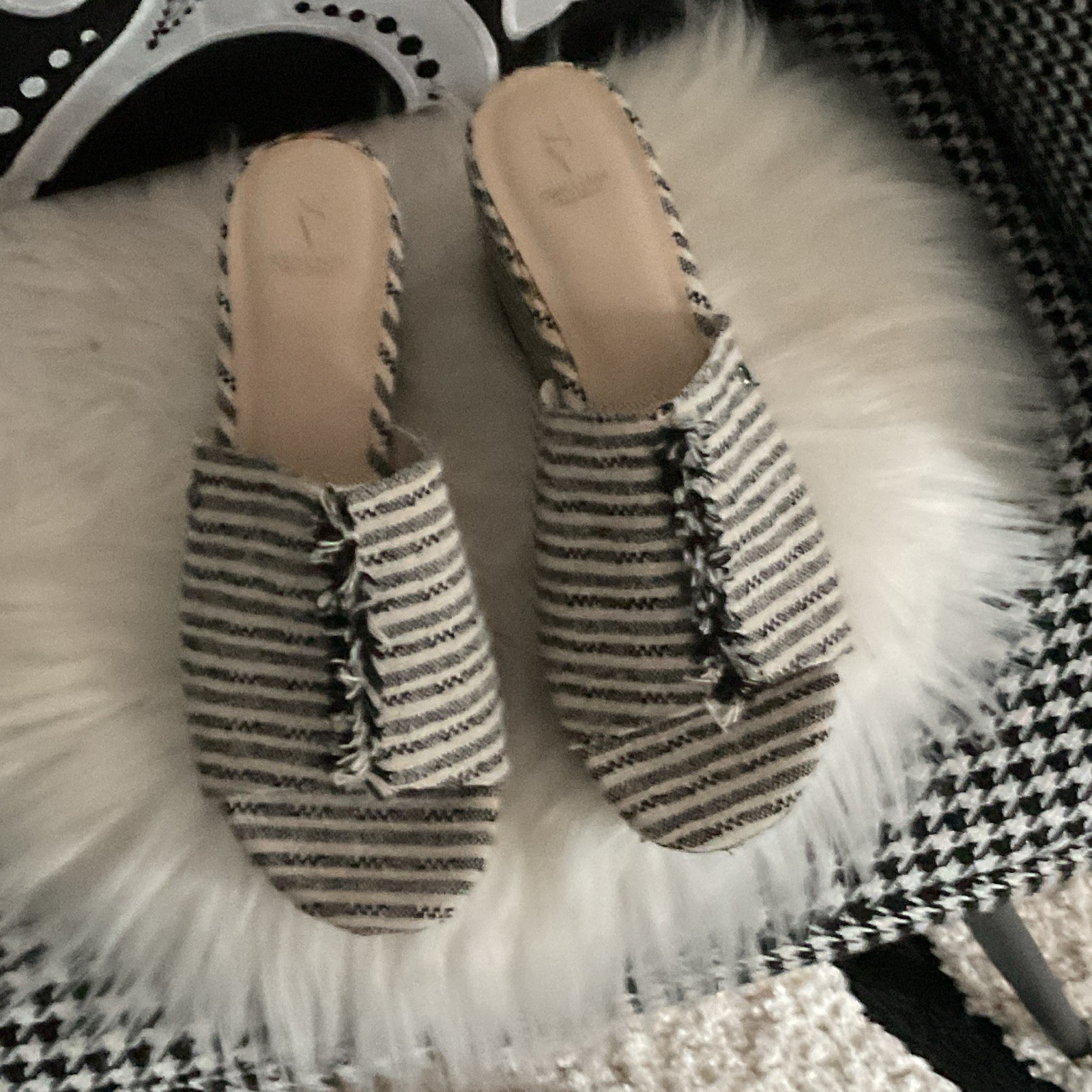 Simply Vera Vera Wang Women’s Black/White Striped Slip-On Mule Flats 7.5 Std
