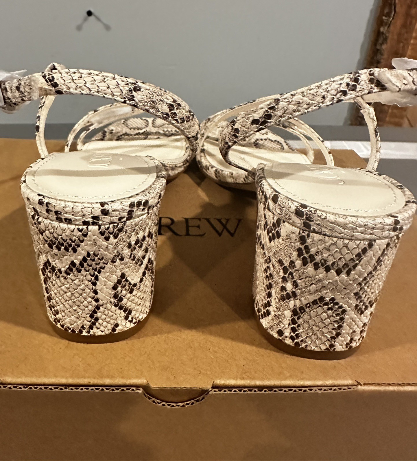 New in box $138 J Crew Women’s Strappy Buckle Heels Shoes Snake Size 5.5 CI966