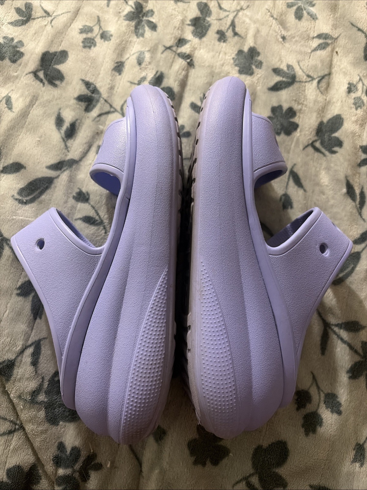 Iconic Crocs Comfort Periwinkle Platform Sandals Womens Size 8