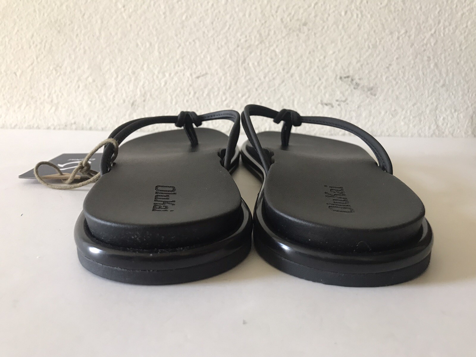 WOMEN’S OLUKAI BLACK ‘AKA KNOTTED STRAPS BEACH/POOL FLIP FLOP SANDALS SIZE 9 NWT