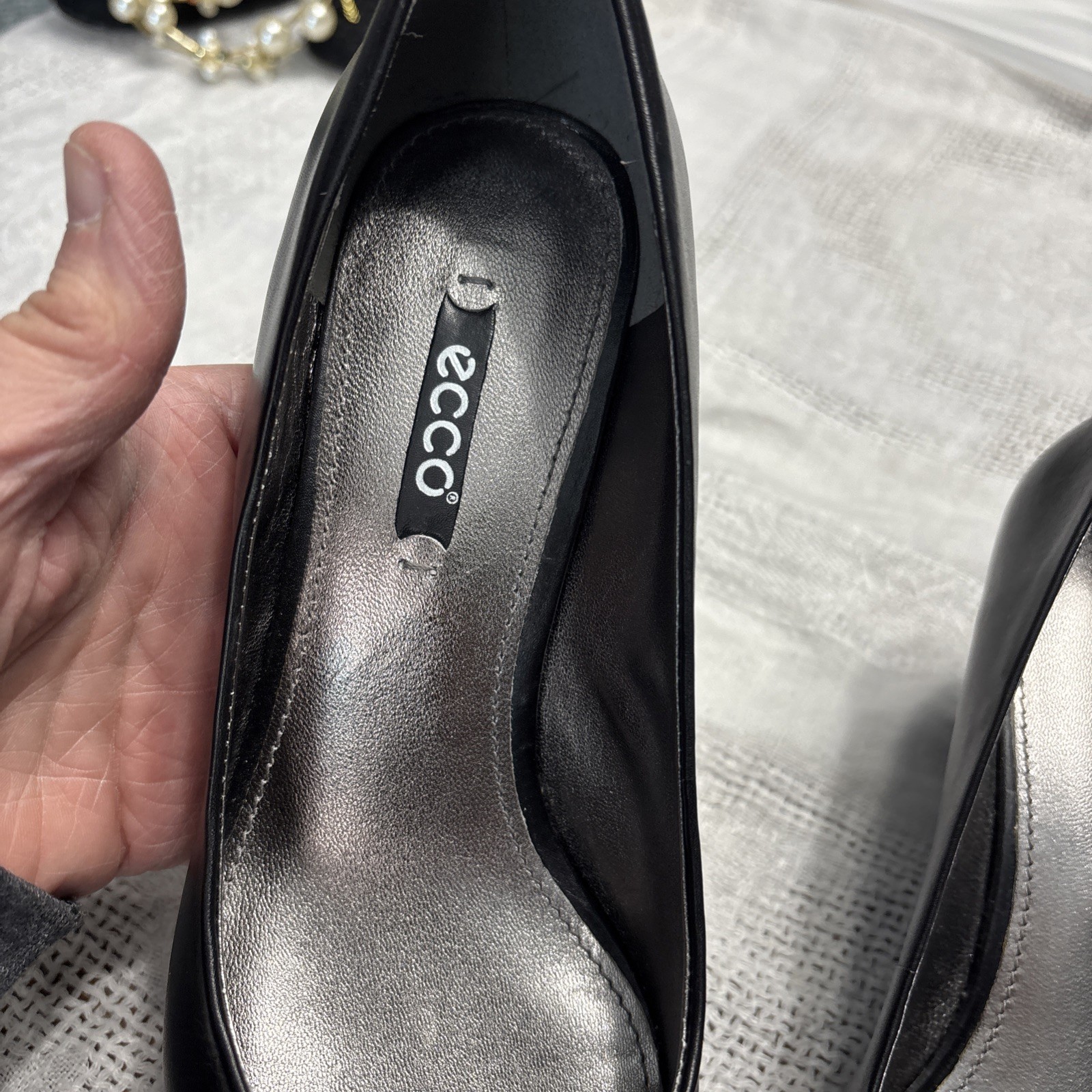 Ecco Black Leather 2.5 in Pumps EU 38 US Sz 7 Square Toe