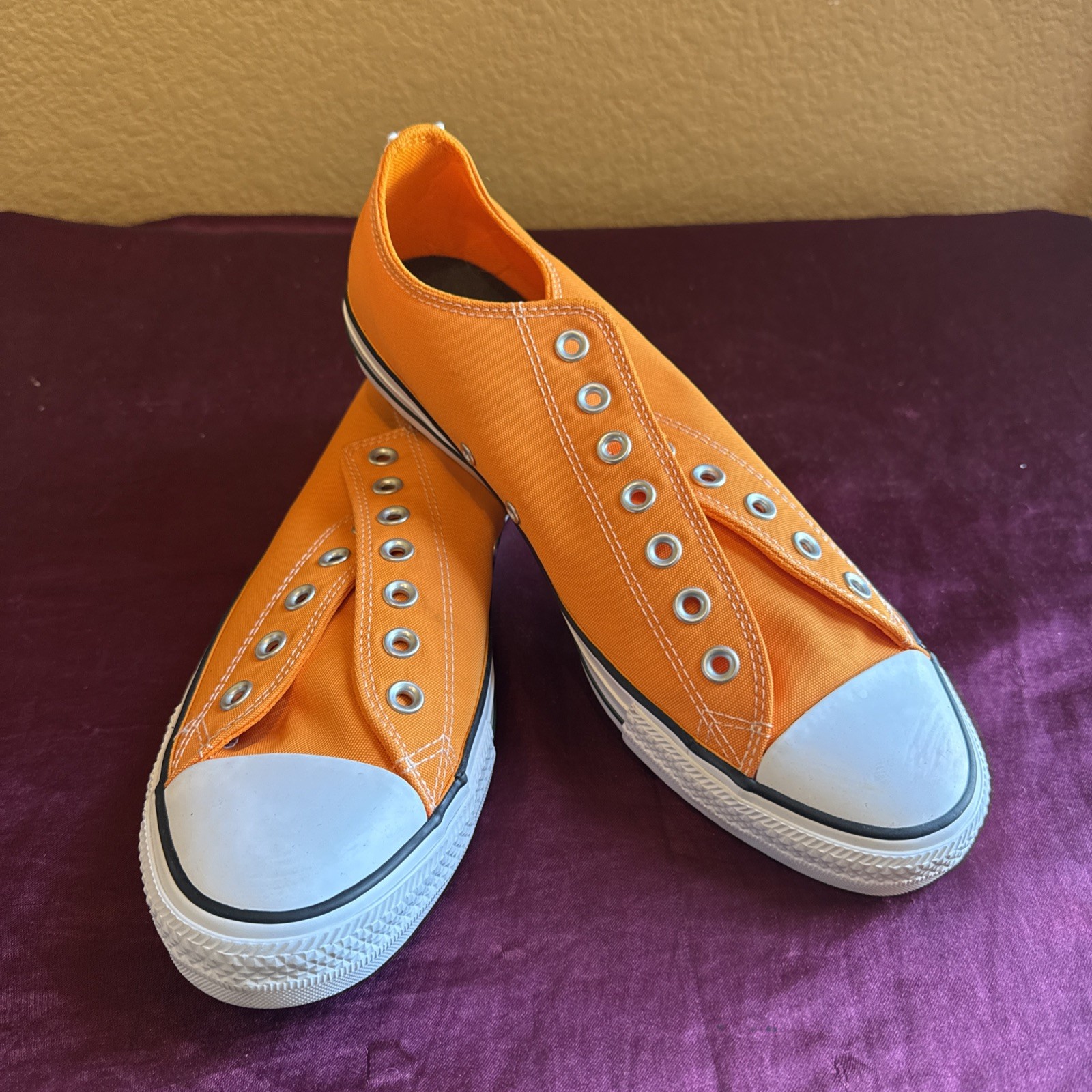 Bright Orange Converse Chuck Taylor Canvas Shoes Size (M) 10 (W) 12 – NO Strings