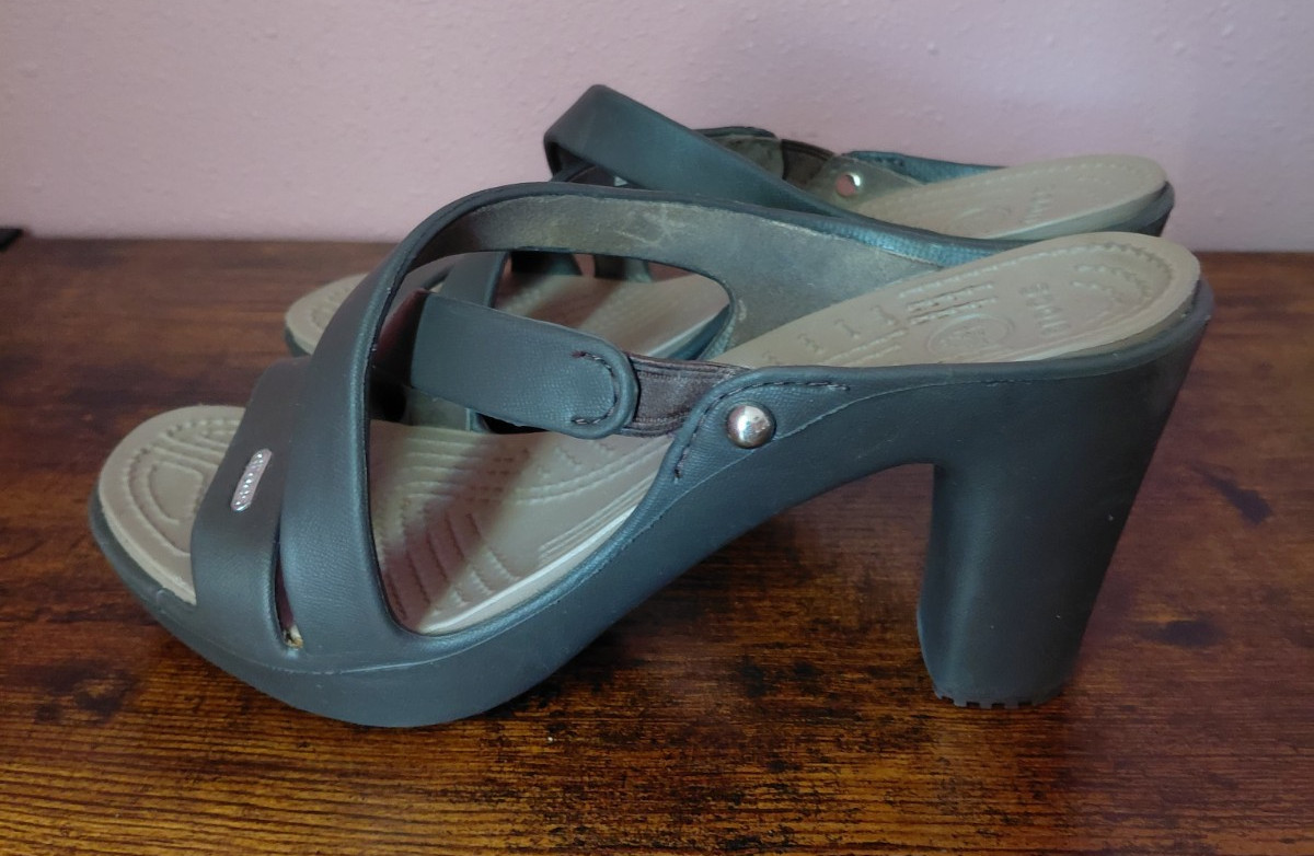 Crocs CYPRUS IV High Heels Women’s 8 Brown Slip On Strap Comfort Sandals