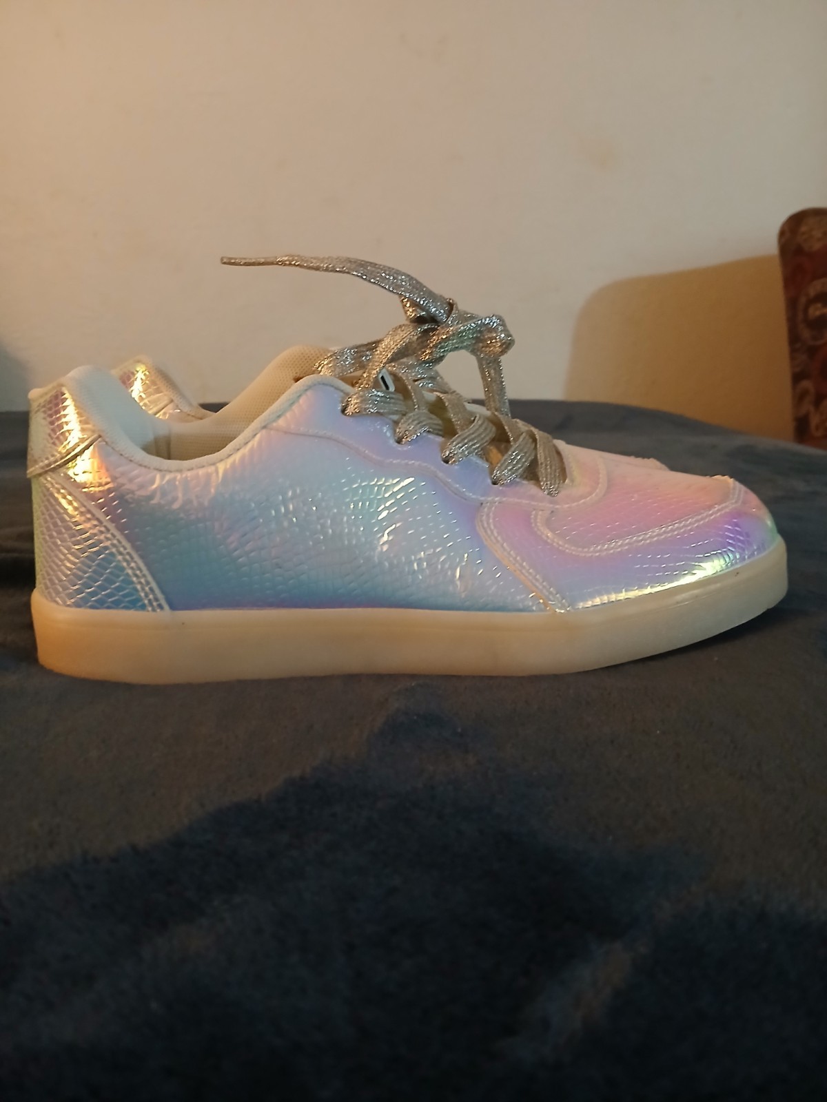 Unisex Adult~LED Light Up Shoes~Luminous/Flashing Sneakers~(Womans 7) (Mens 5.5)