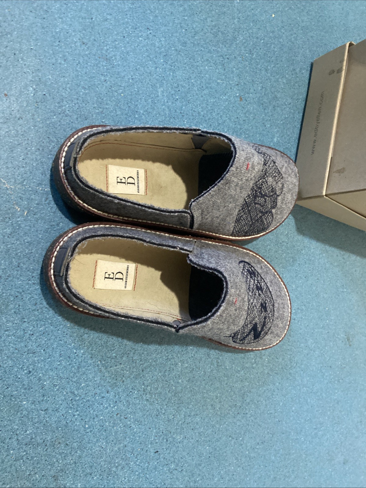 ED Ellen DeGeneres Tillie Women’s Size 6.5M Grey Flannel Sleeping Dog Clogs New