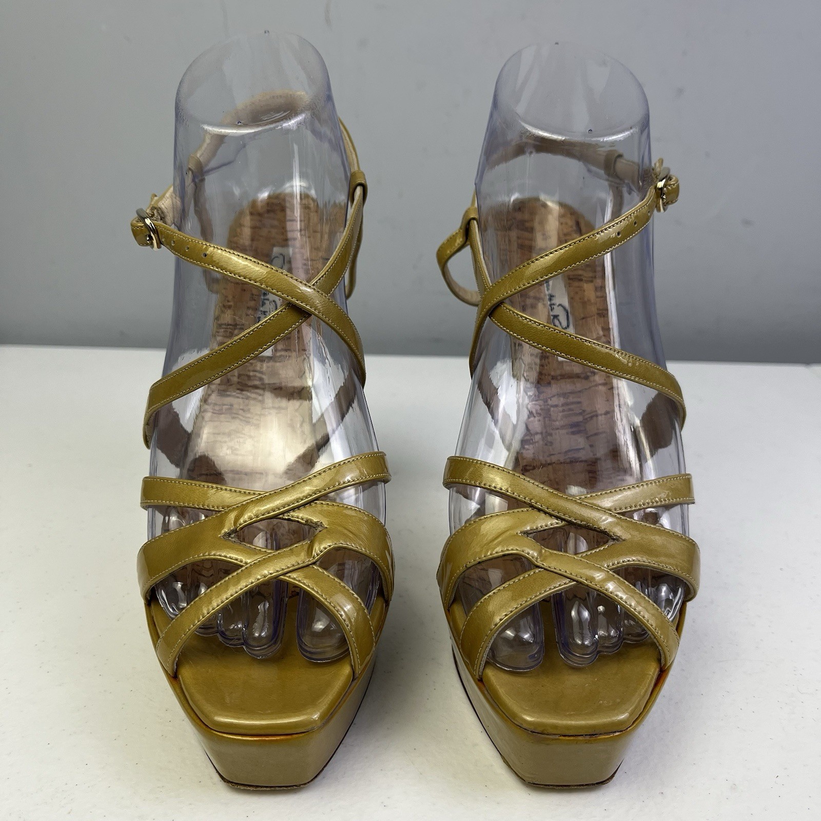 Oscar De La Renta Slingback Strappy Sandal Heels Shoes Size 8 Gold Varnished