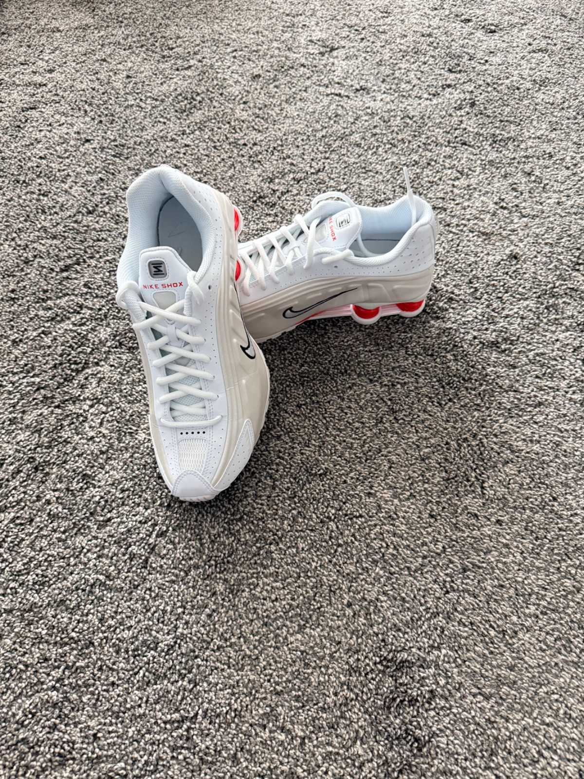 NEW – Size 5M/6.5W – Nike Shox R4 White Phantom Picante Red Shoes – AR3565-103