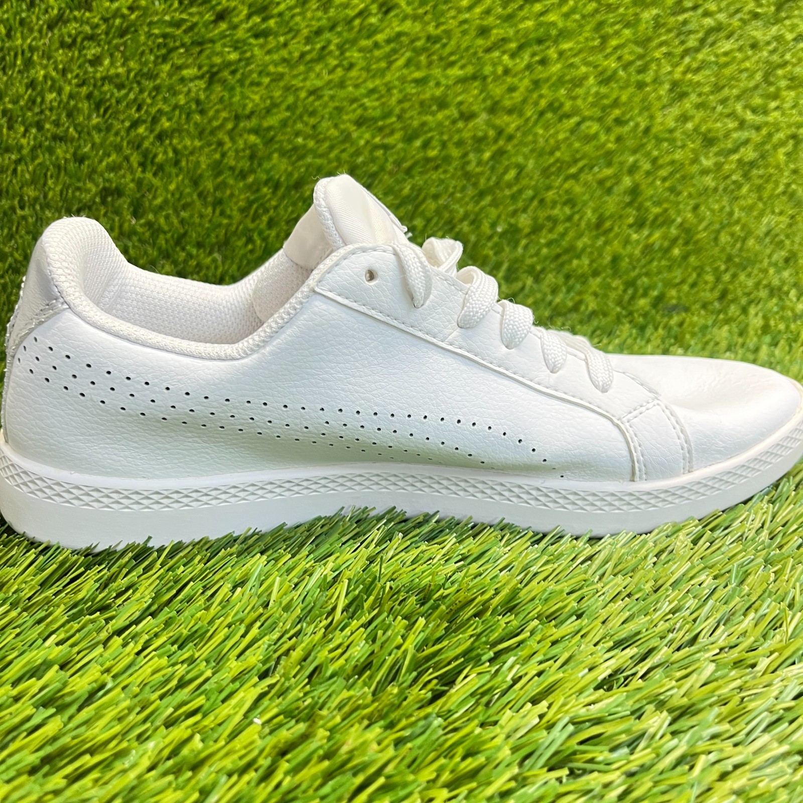 Puma Smash Womens Size 8 White Silver Athletic Leather Walking Shoes Sneakers