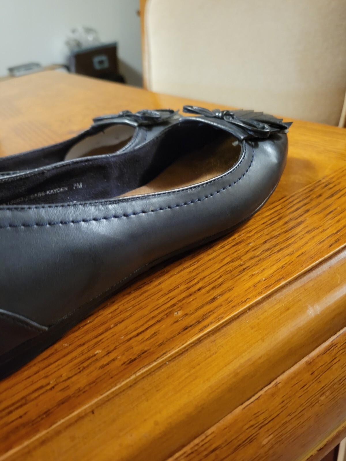Black Leather Shallow Toe Kilted Flats By BASS Sz 7. Immaculate Condition.