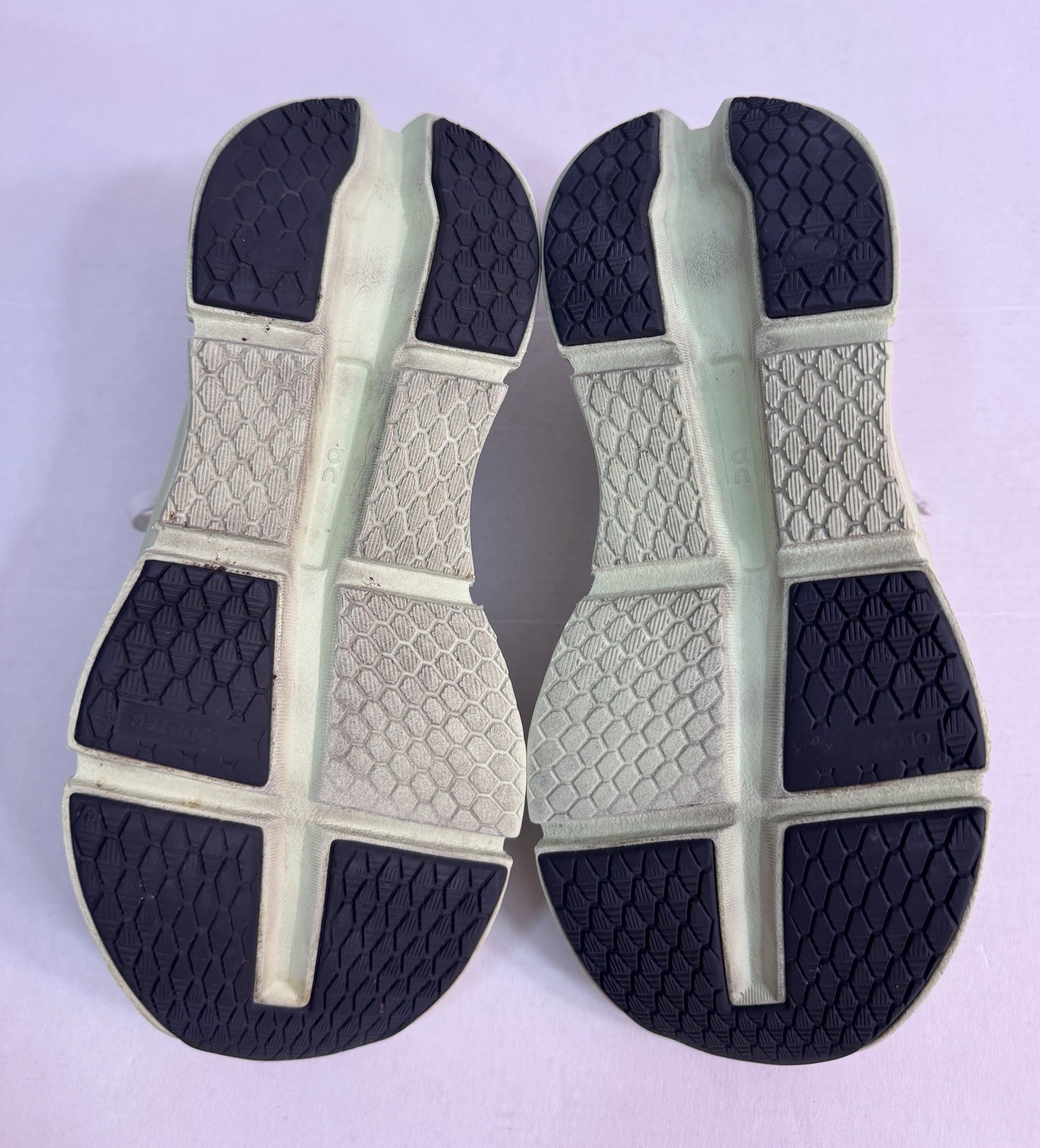 On Cloud CloudGo Running Shoes White Meadow Green Swiss 55.98624 Women’s Size 7