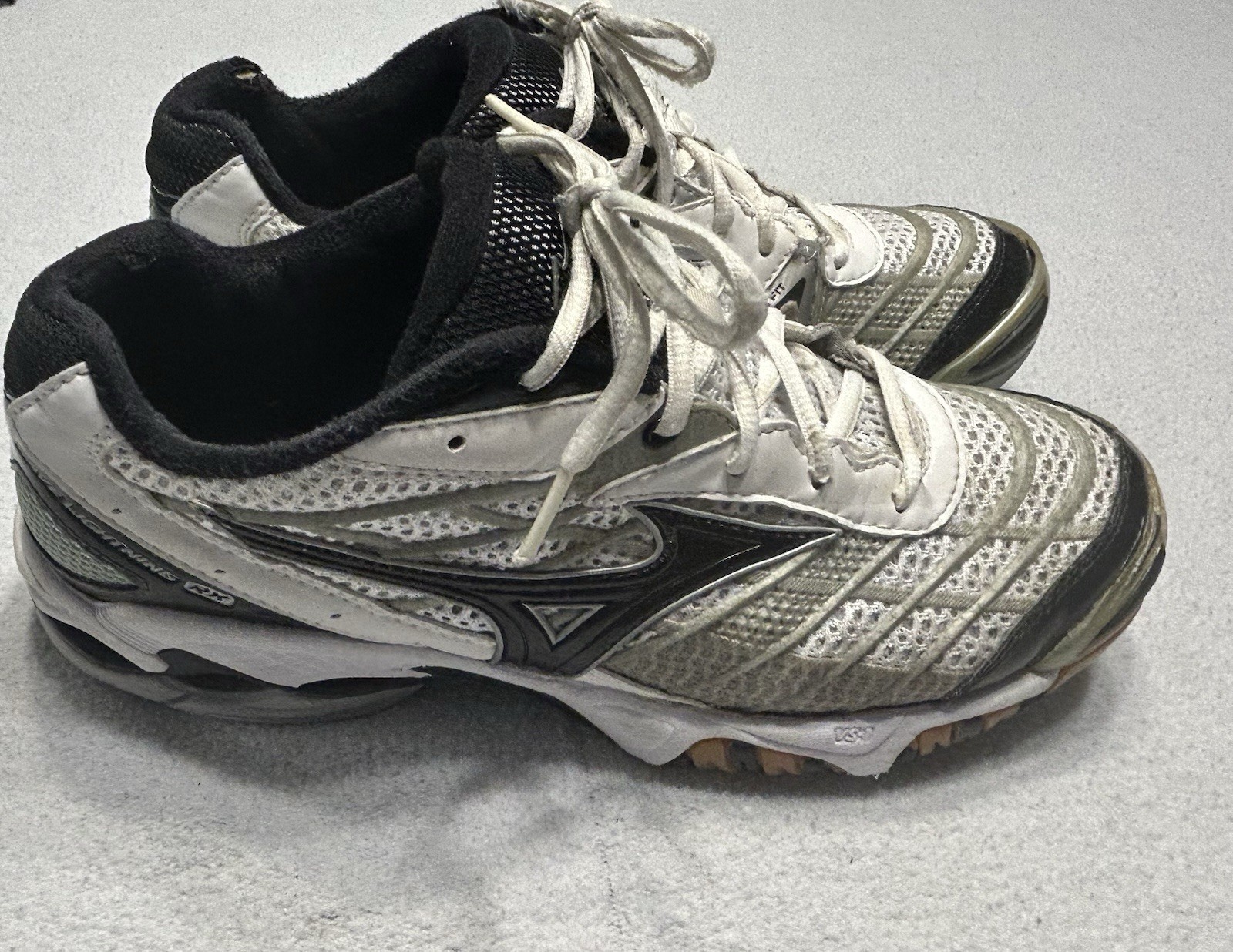 Mizuno Wave Lightning VS1 Women’s Sz 10 Silver/White/Black Volleyball Shoes