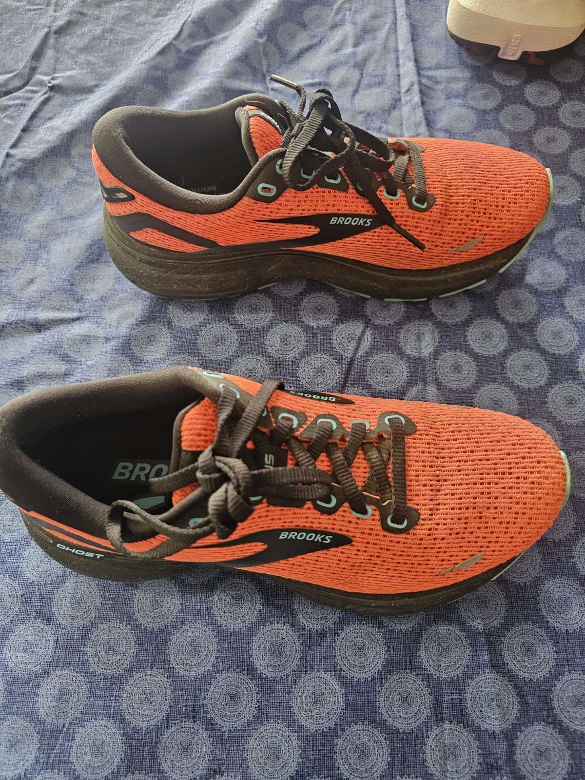 Brooks Ghost 15 Women’s Coral/Black/Blue Mesh Running Sneaker Neutral 2023.