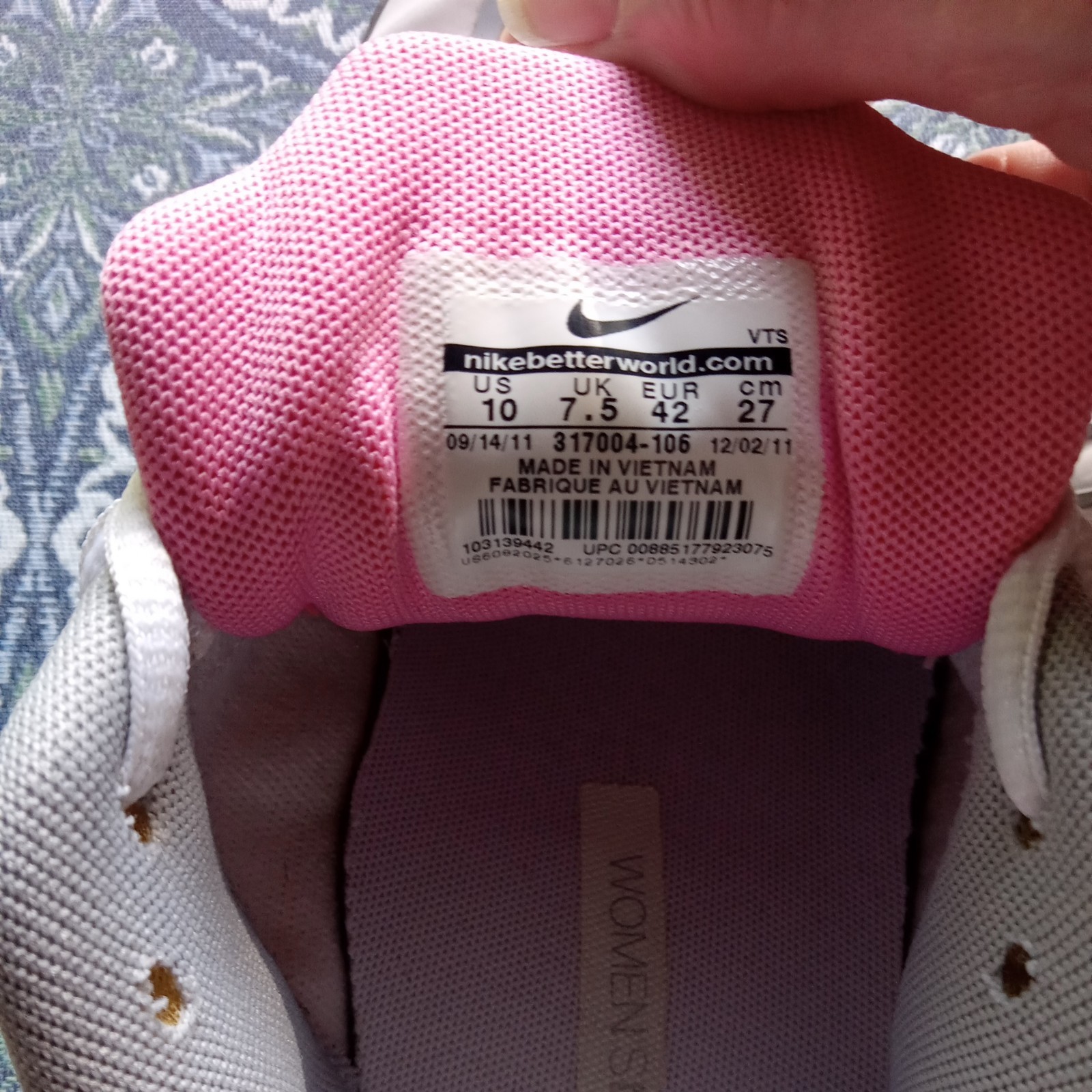 Nike Air Max Torch SL Women’s Size 10 White And Silver With Pink Running Shoes
