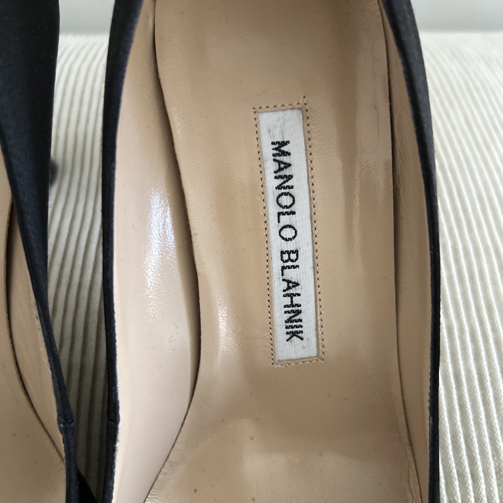 MANOLO BLAHNIK BLACK SATIN SEMI-ROUND TOE HEEL LEATHER SOLE AND INSOLE PUMP 38.5