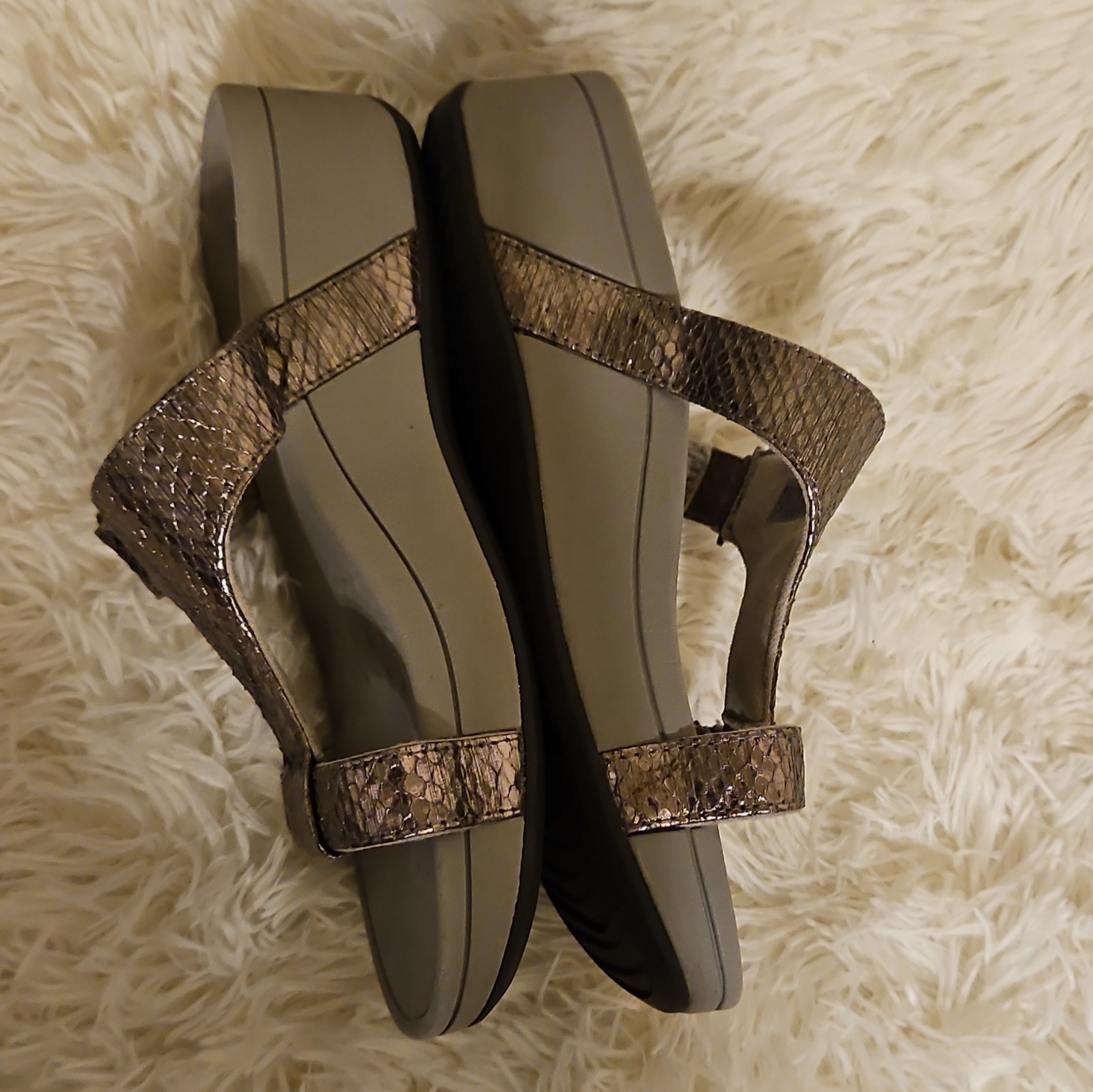 Vionic Pacific Ellie Metallic Snake Pewter Silver Comfort Sandals- Womens Size 6
