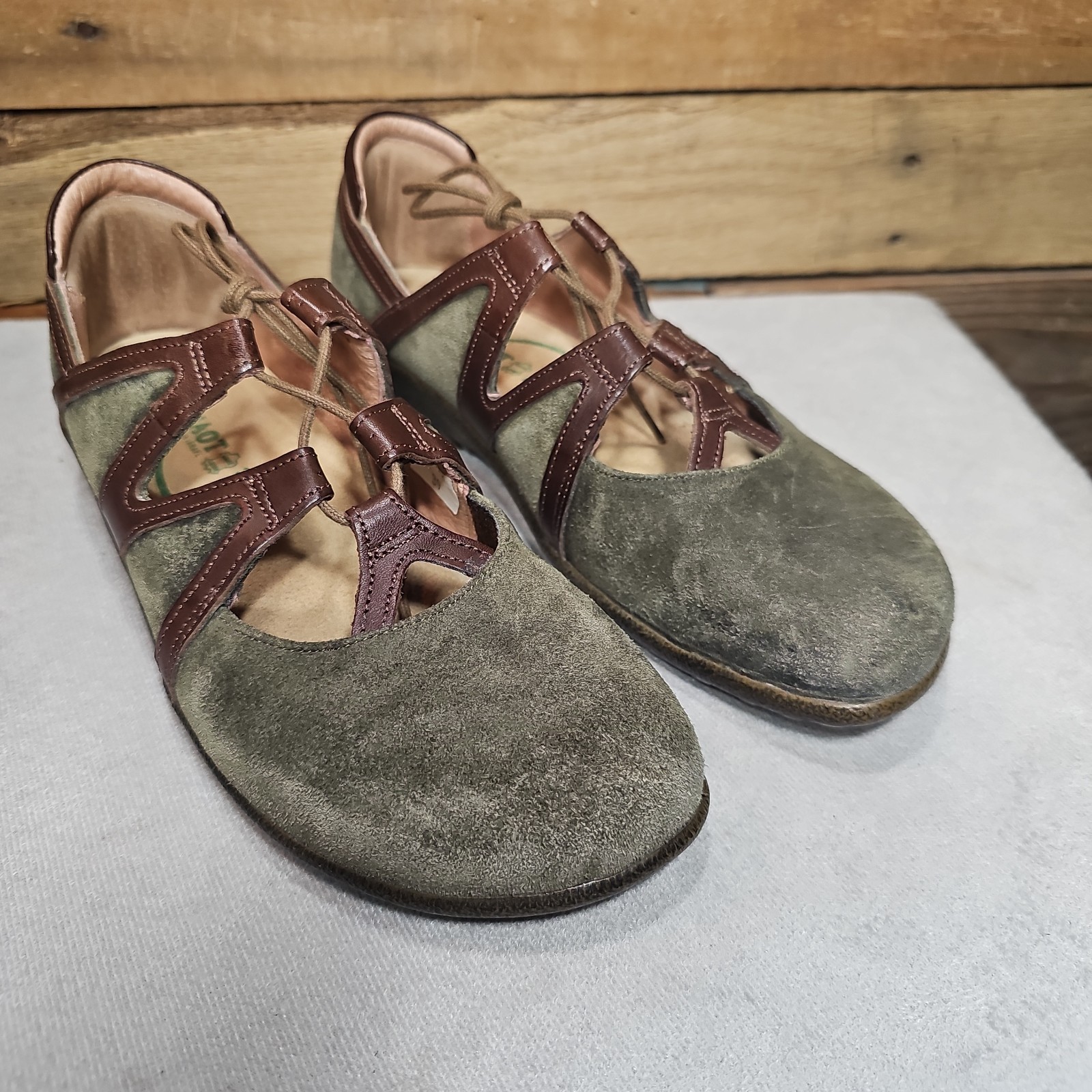 Naot Women’s Timu Mary Jane Olive Suede Toffee Brown Leather Trim Size 39 8