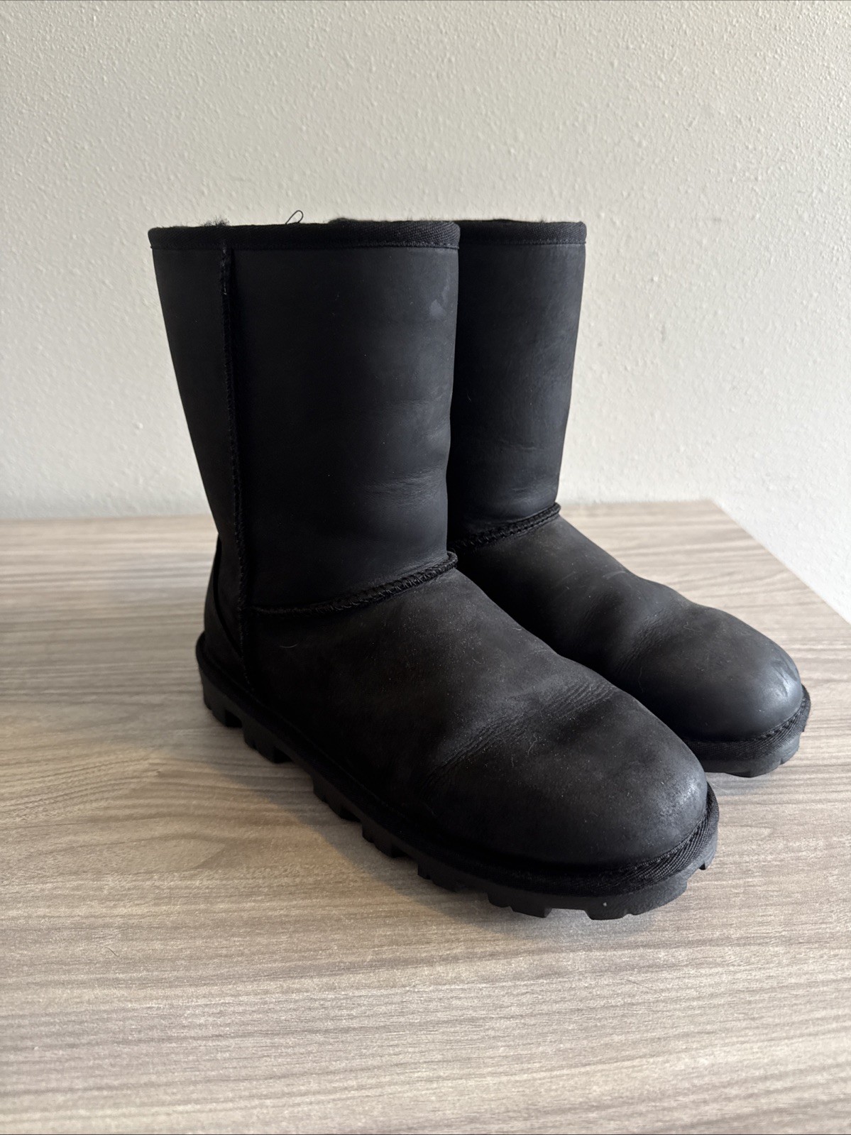 UGG Essential Short UGGpure Black Boot Womens S/N 1111513 Sz 9