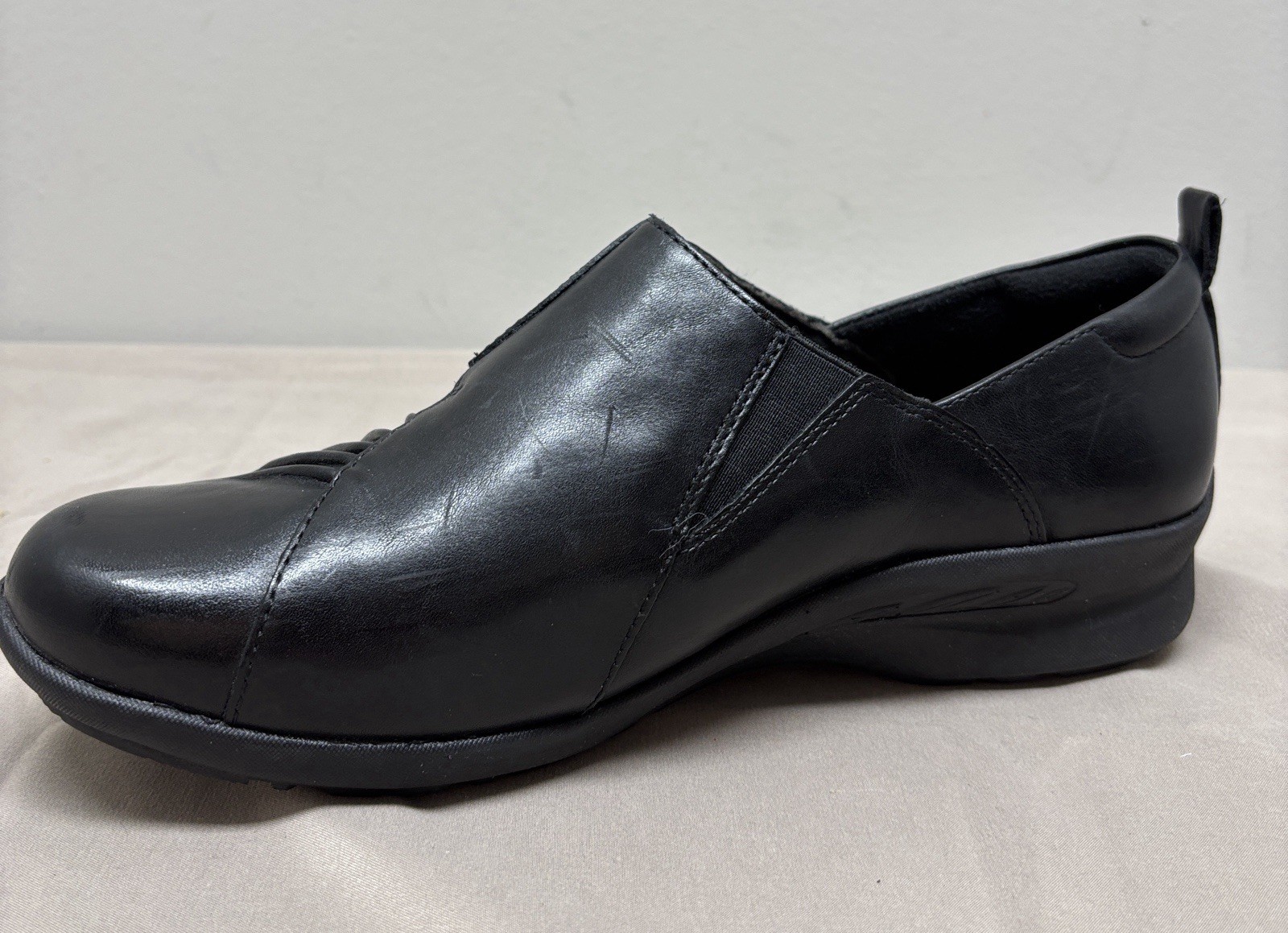 Earth Shoes Amity Slip On Round Toe Black Leather Comfort Loafer 8.5 D Wide