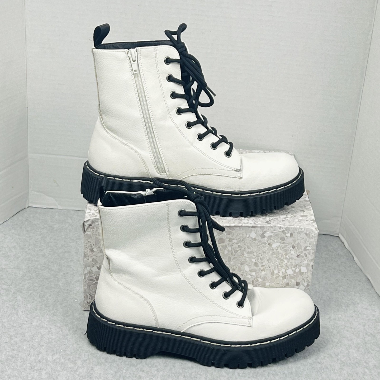 Unionbay Hayden Boots Womens Size 9 White Faux Leather Combat Zip Lace Up Ankle