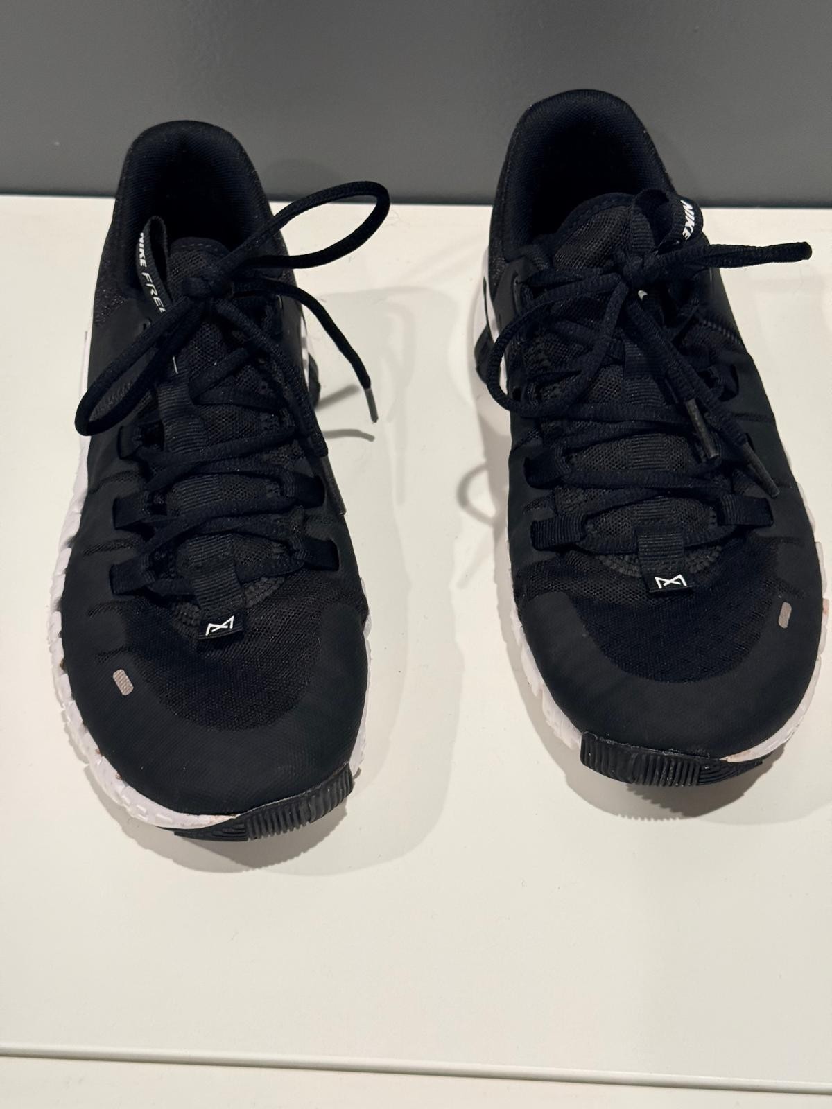 Nike Free Metcon 5 Black White DV3950-001 Women’s 8.5 Training Shoes