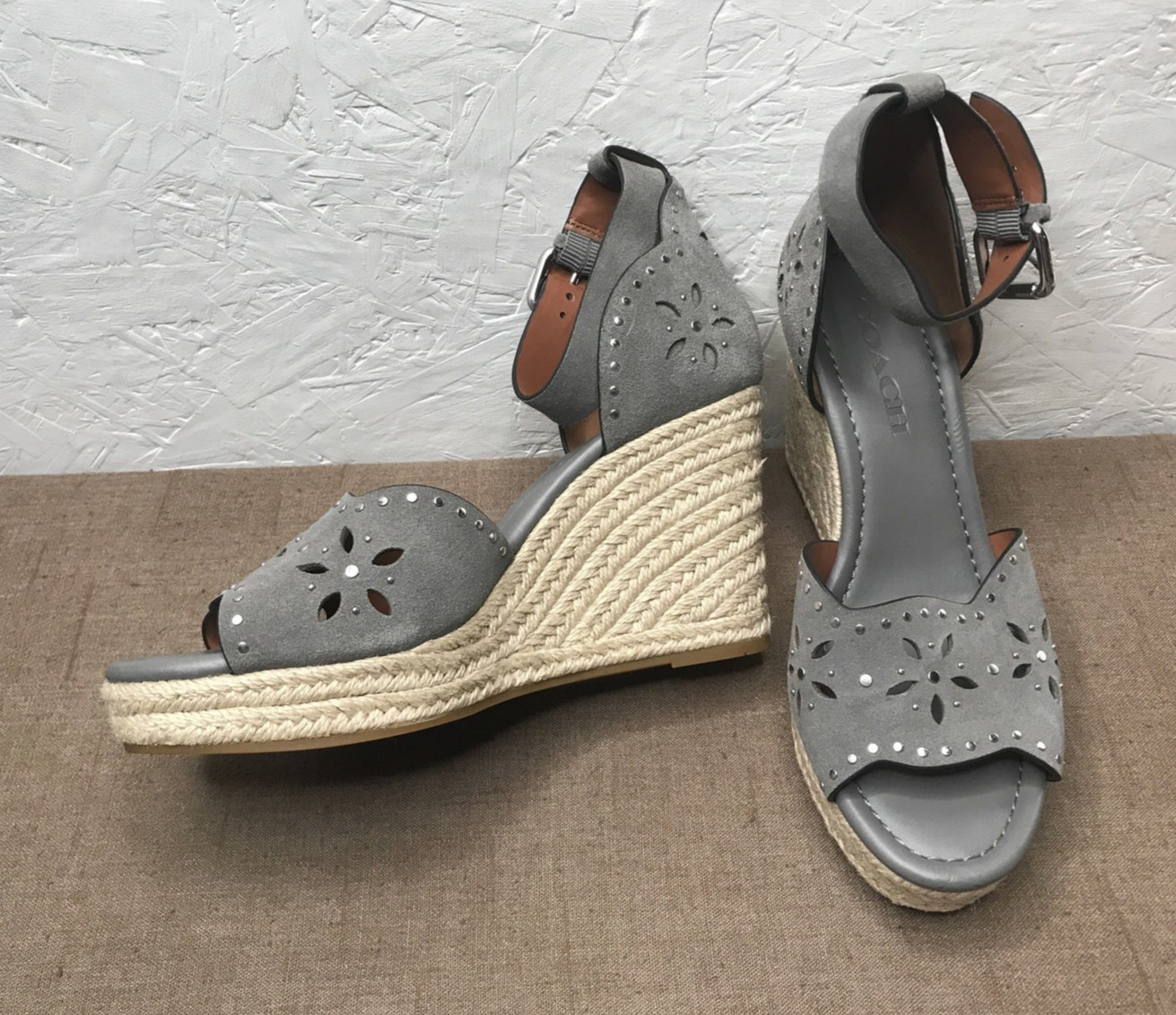 Coach Kelsi Wedge Women’s Espadrille Sandals Size 7B Gray Suede Studded 3.75″