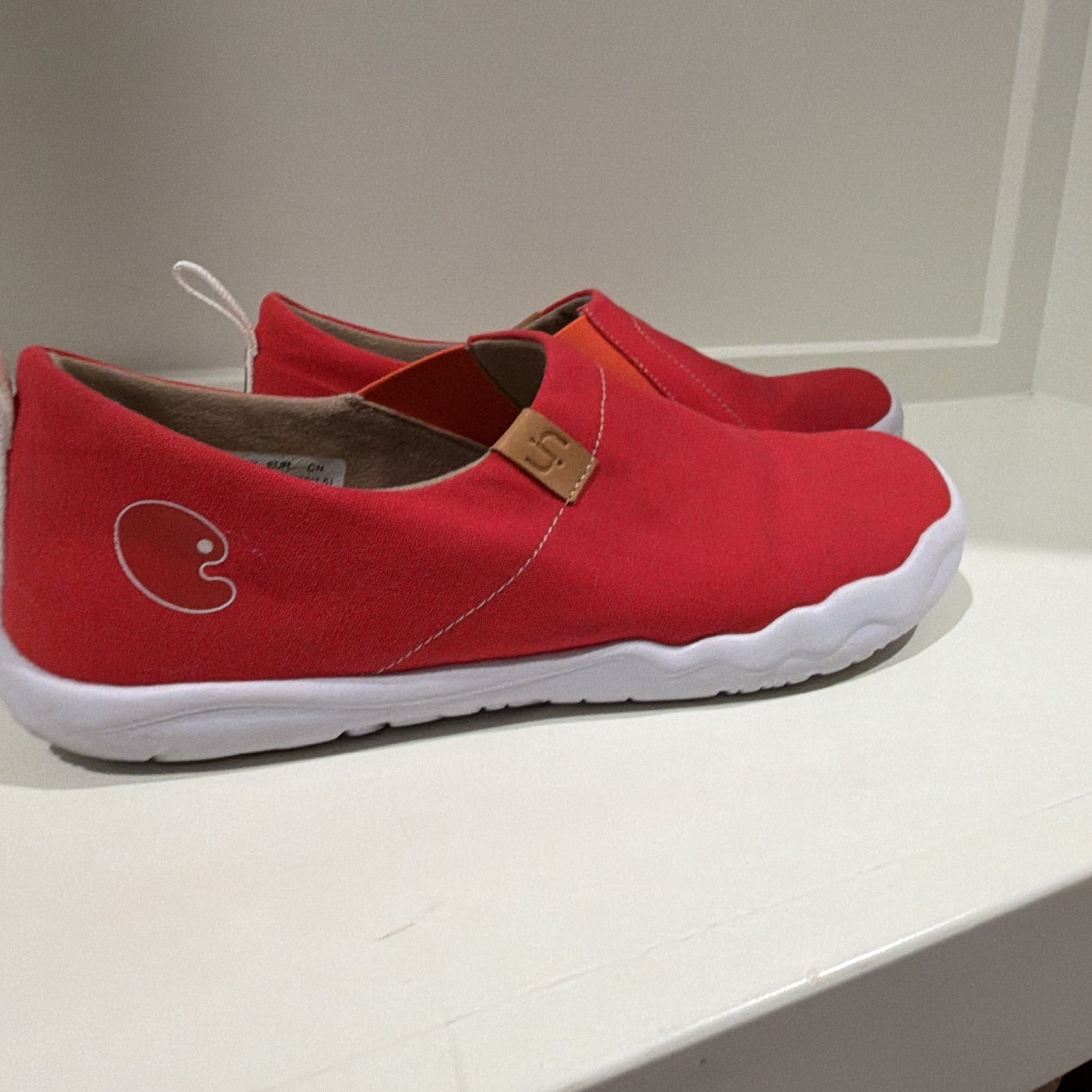UIN Toledo Unisex Adults Red/White Low Top Slip-On Athletic Sneakers