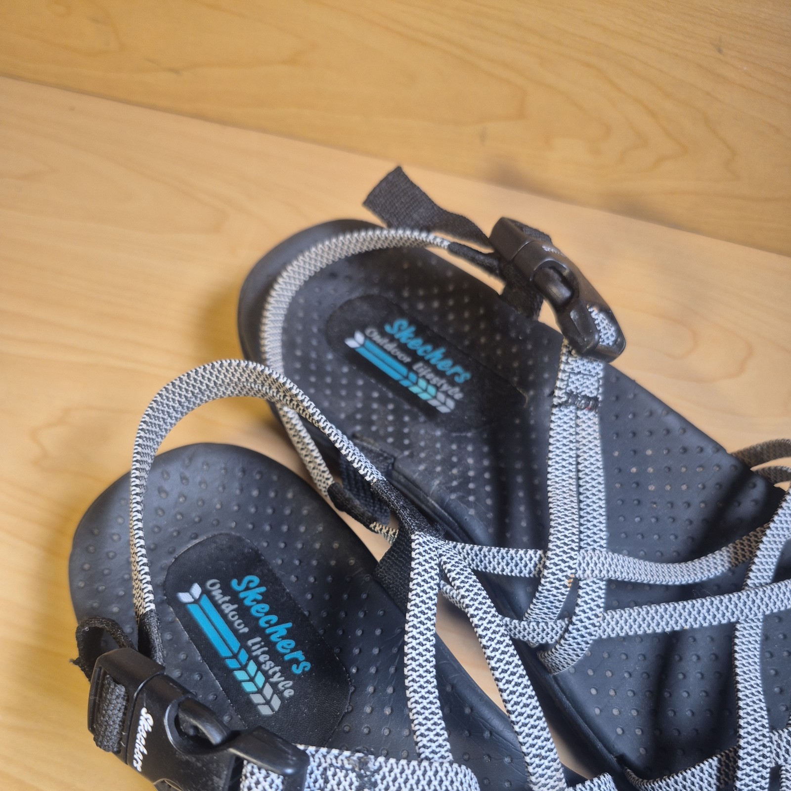 Skechers Women’s Size 9 Reggae Perfect Duo Black/Gray Strap Sandals Buckle Clasp