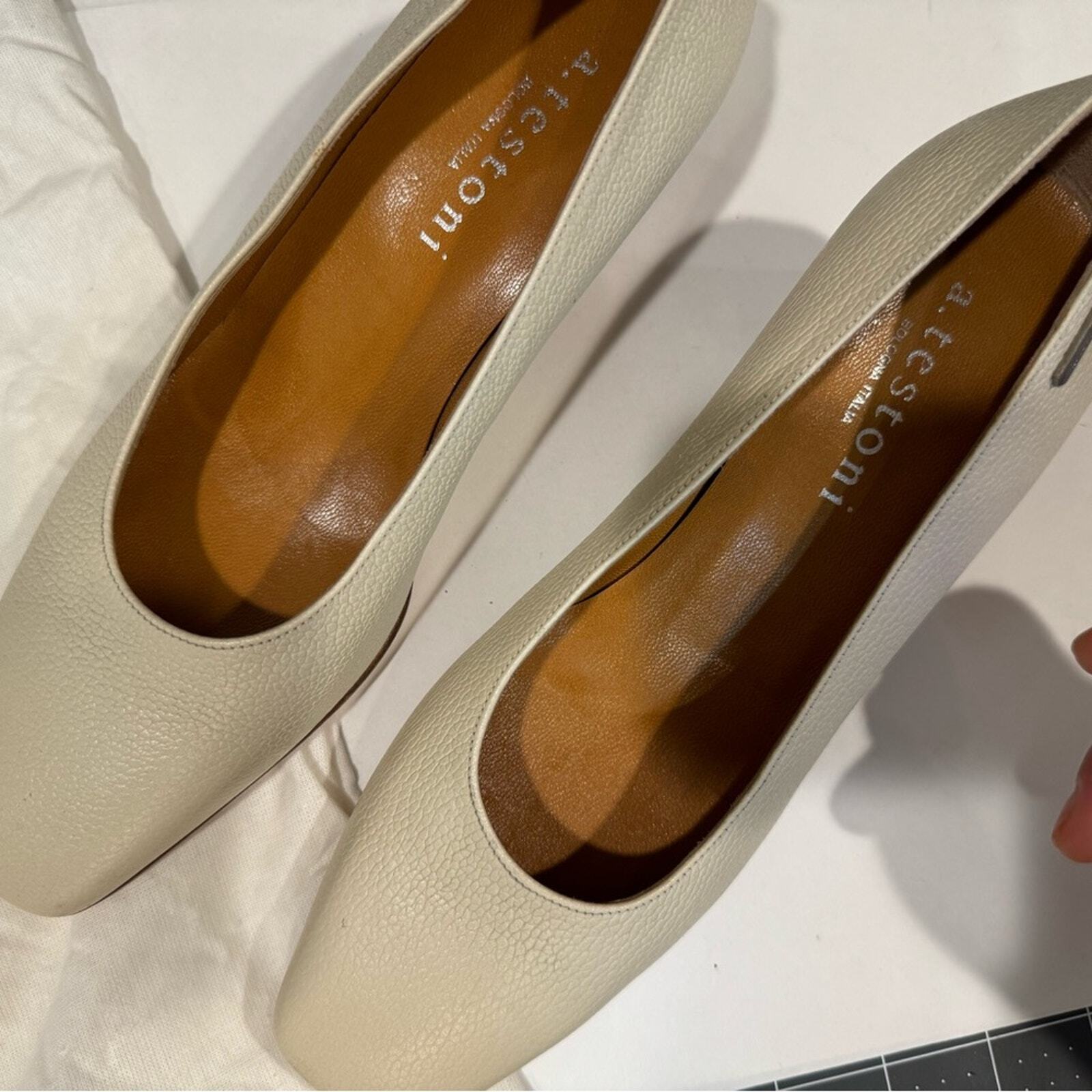 A. Testoni Beige Leather Heels 3″ Square Toe Italy Designer Size 5.5 w/ Dust Bag