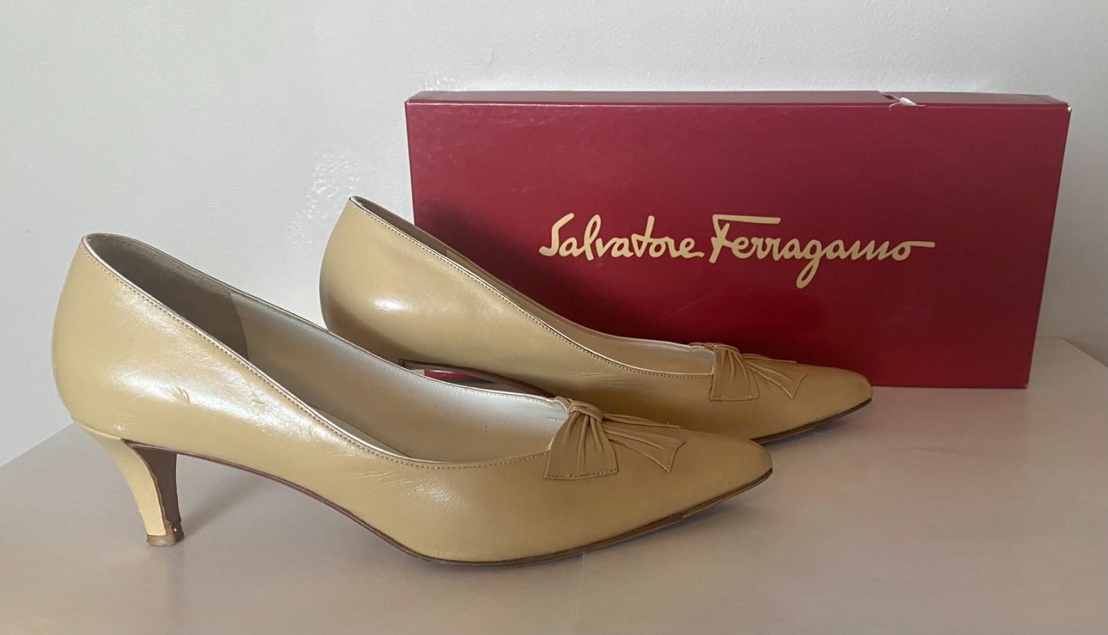 Vintage Salvatore Ferragamo Calfskin Leather «Carla» Kitten Heels Size 5 1/2