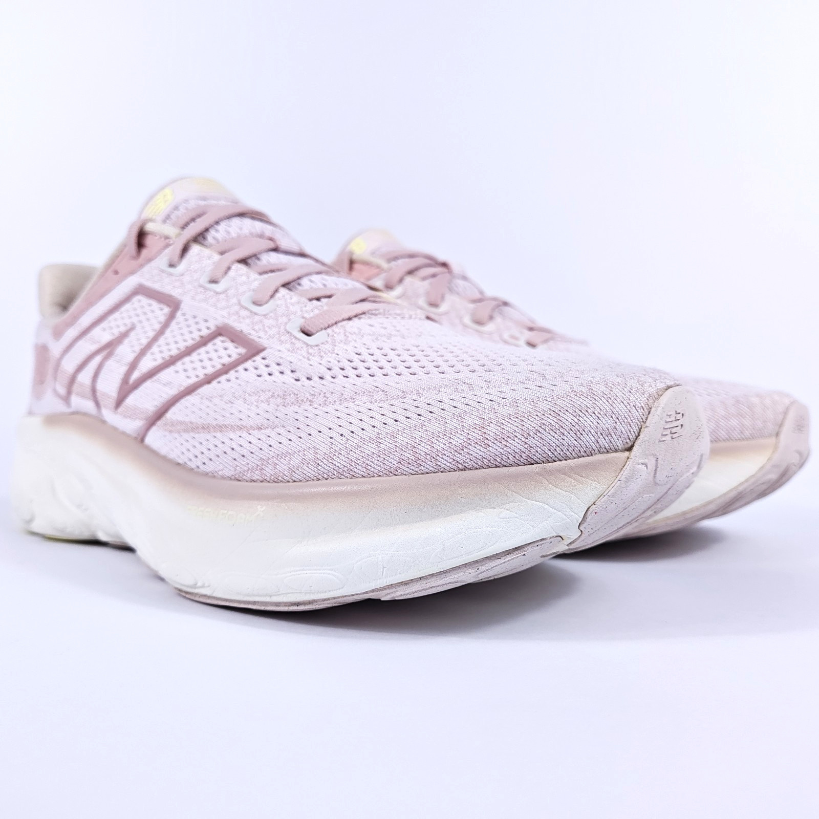 New Balance 1080 v13 Womens 9.5 2E Extra Wide Max Cushion Running Shoes Pink