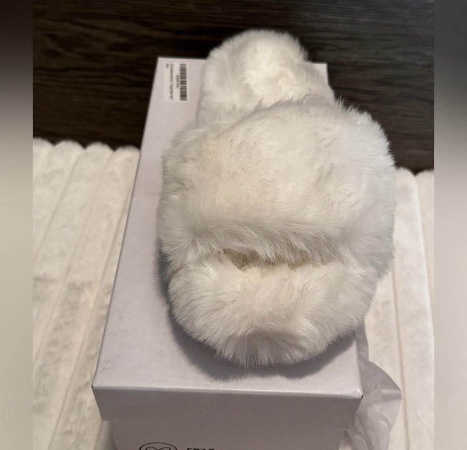 Women’s White Faux Fur Slide Slippers US 7 Open Toe Flat Comfort Lined