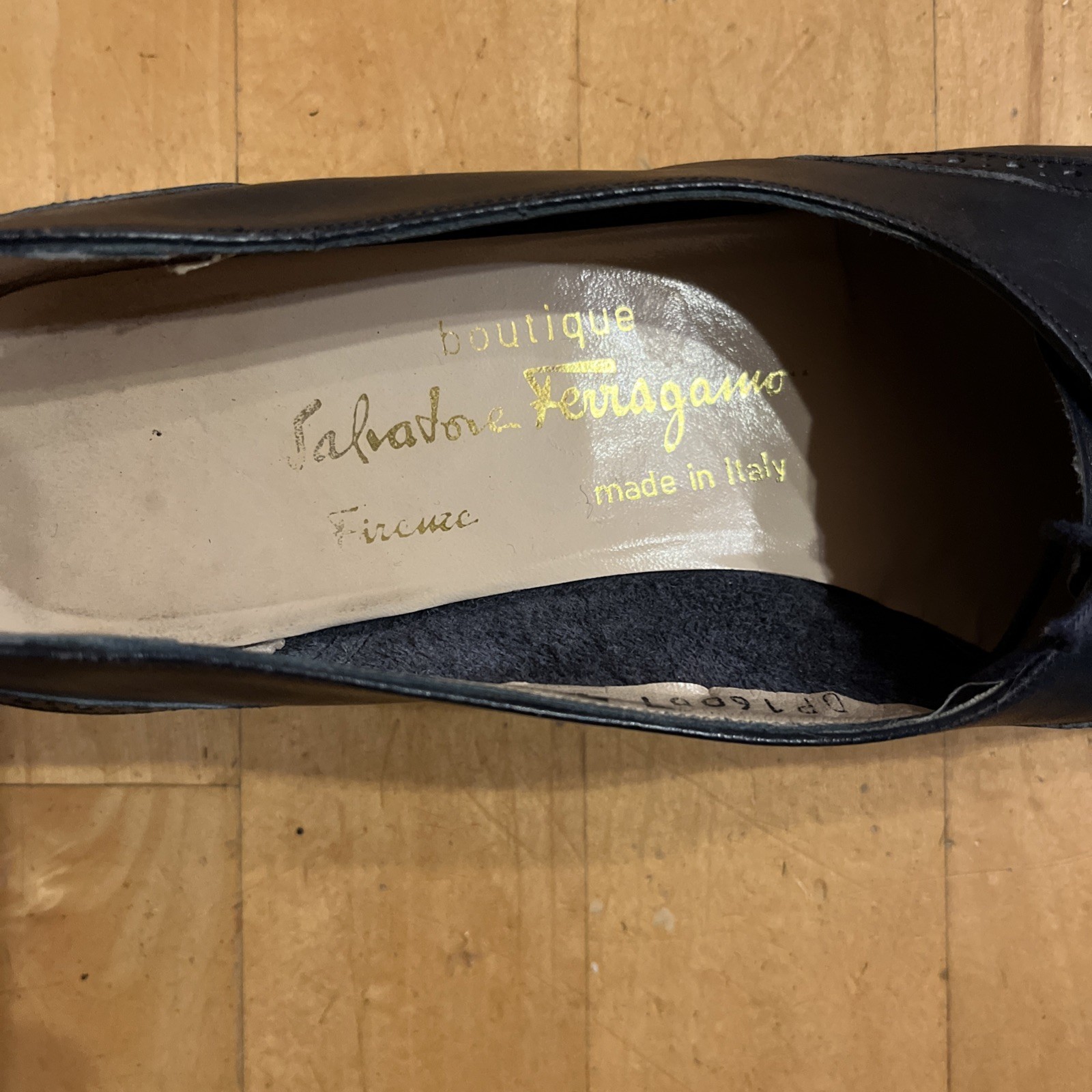 FERRAGAMO Boutique 8.5AAA VTG Navy Blue Lace-Up Flats Loafers Italy Crepe Sole