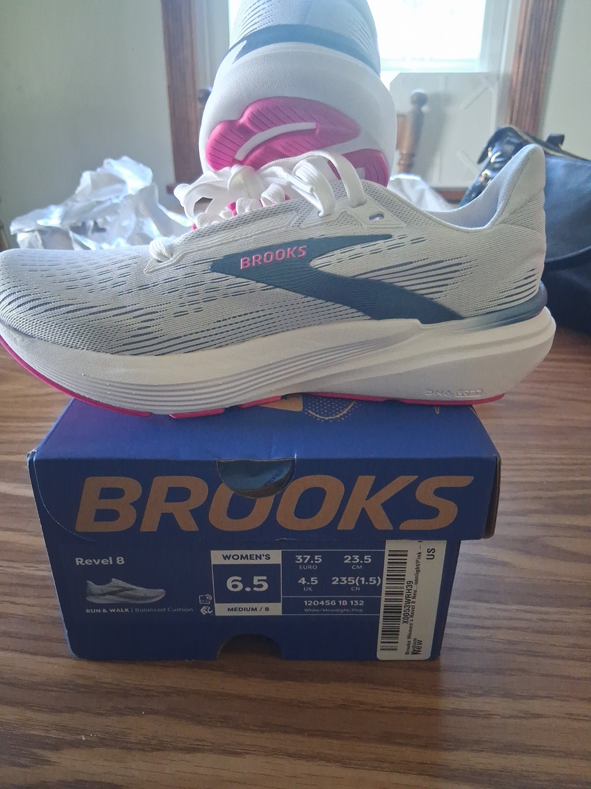 Brooks Revel 8 Womans Walk & Run Size 6.5 Brand New Never Worn.