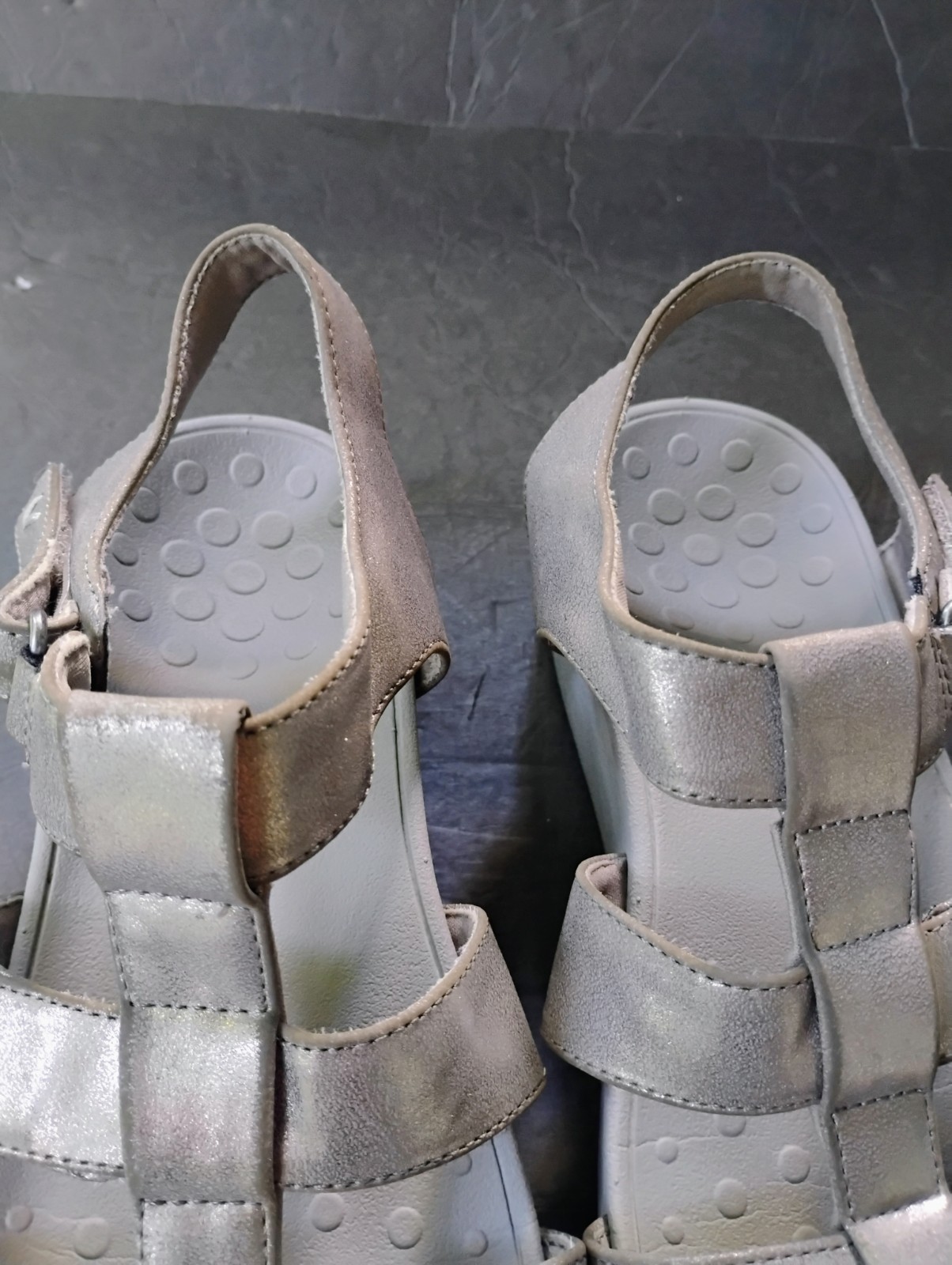 Vionic Tami Metallic Comfort Wedge Sandals Women’s Size 9 Silver Orthotic
