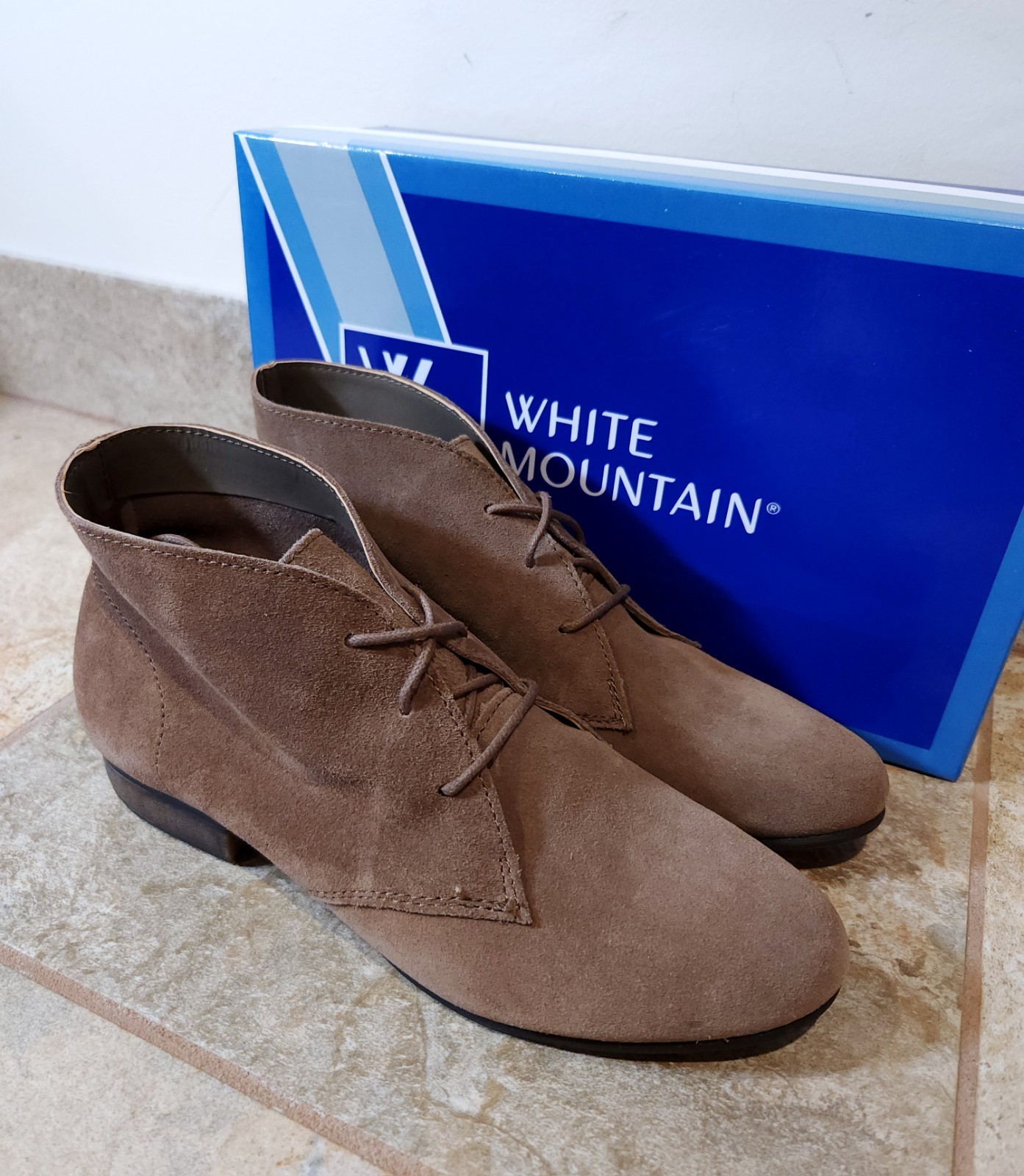 White Mountain Golden Womens Chukka Ankle Boots Brown Taupe Suede Lace 8 NIB NEW
