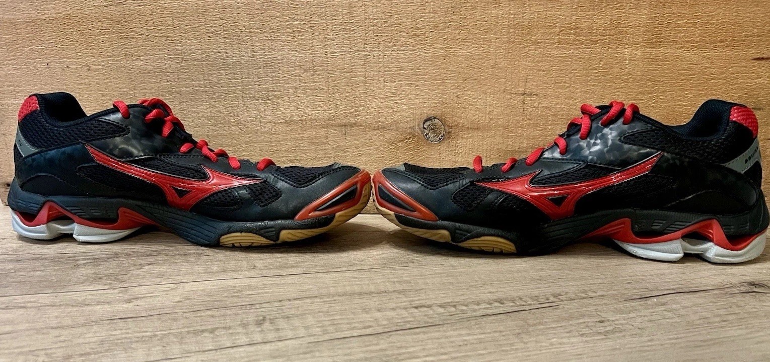 Mizuno Wave Bolt 5 Sneakers Women’s Size 9.5 Black/Red Color Excellent Cond