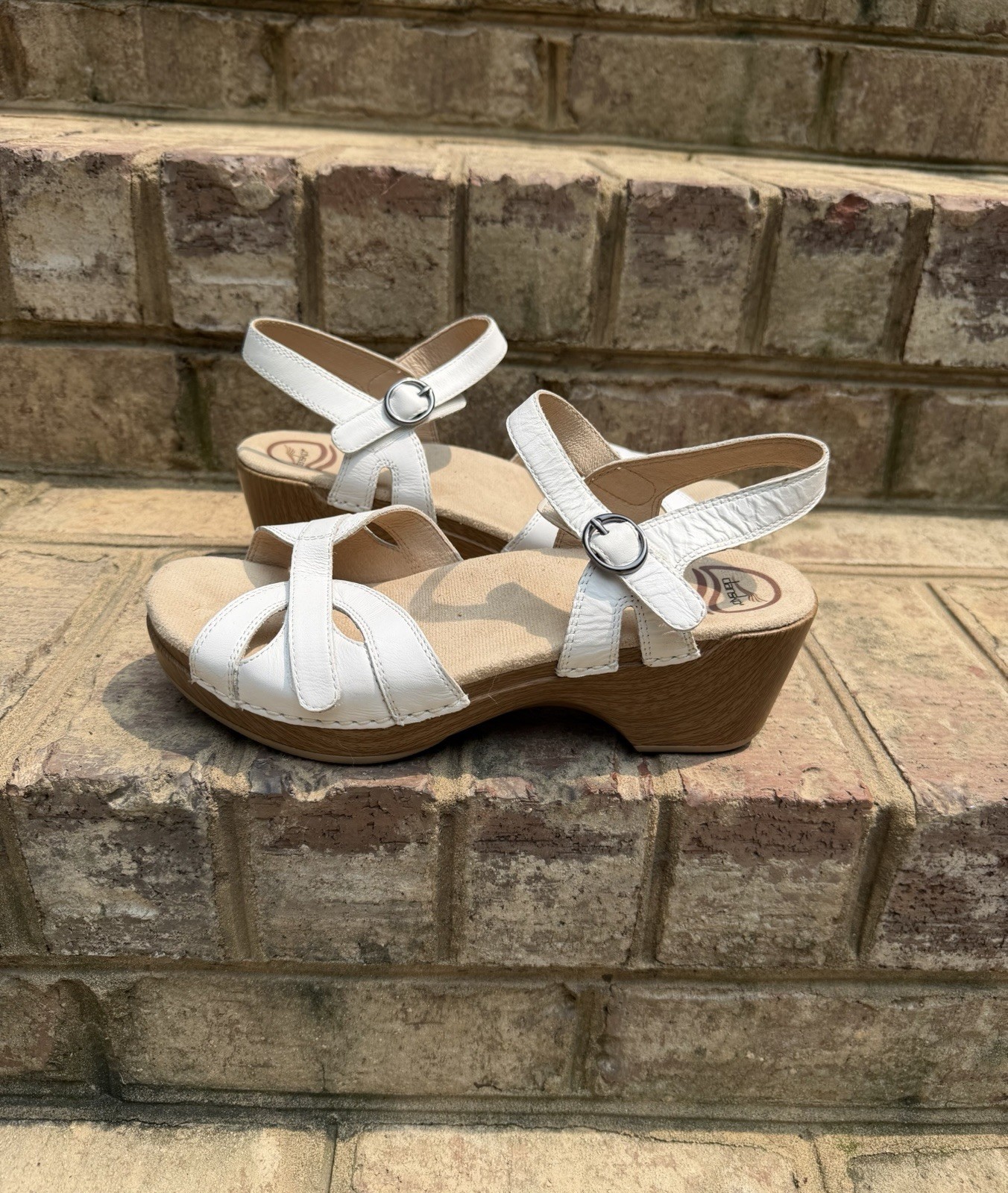 Dansko Season White Full Grain Leather Comfort Wedge Sandals Women’s 39 NWOT