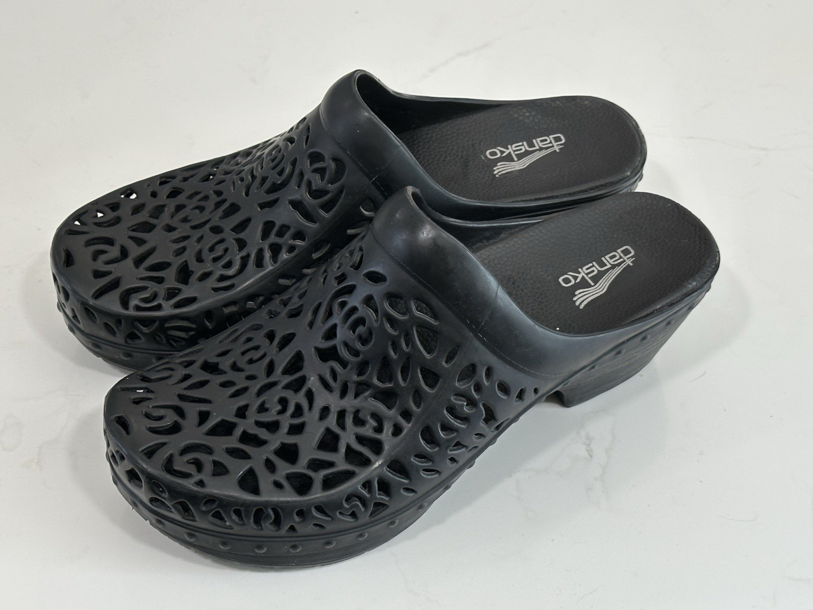 Women’s Dansko Pippa Molded Clog Thermoplastic Black Cutout Shoe Sz 40 US 9.5 10