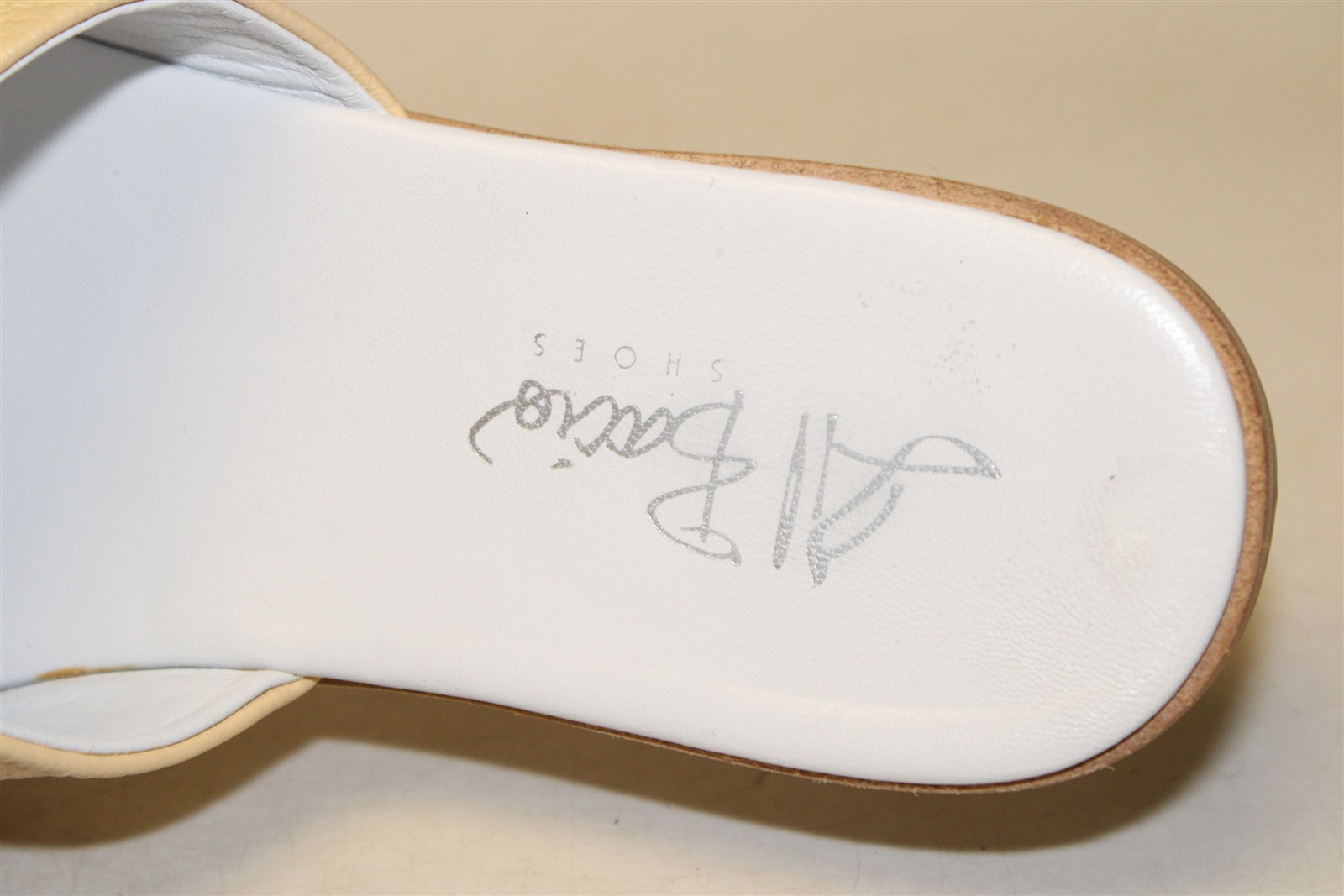 Al Bacio Buttercream Leather Toe Post Slides Italy Made Womens 9 39 Shoes D057