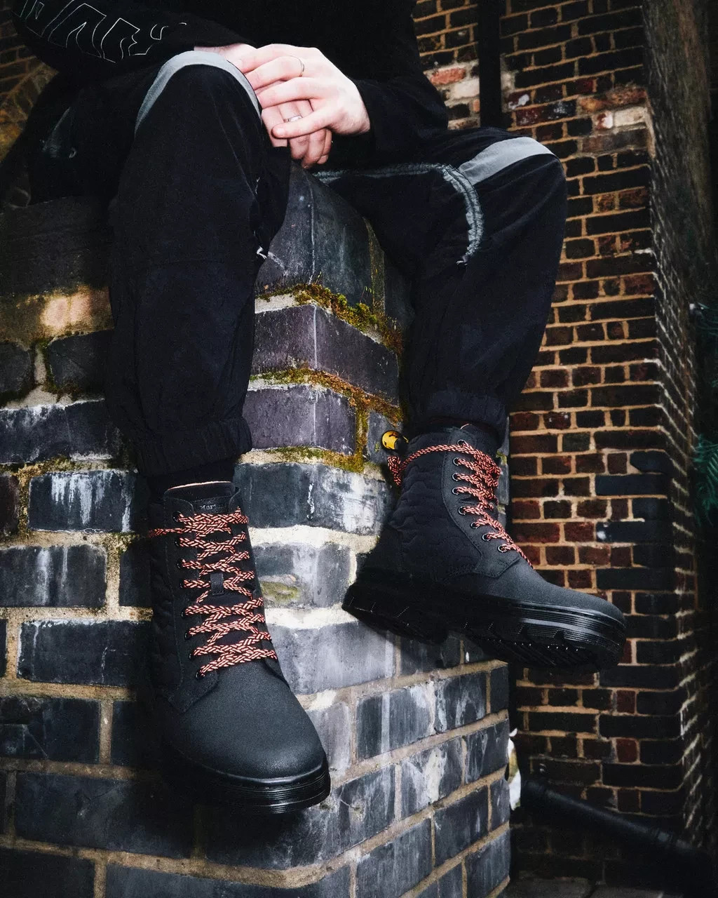 Dr. Martens COMBS II Lined Combat Boots Black Coral Mens 8 / Womens 9 Insulated