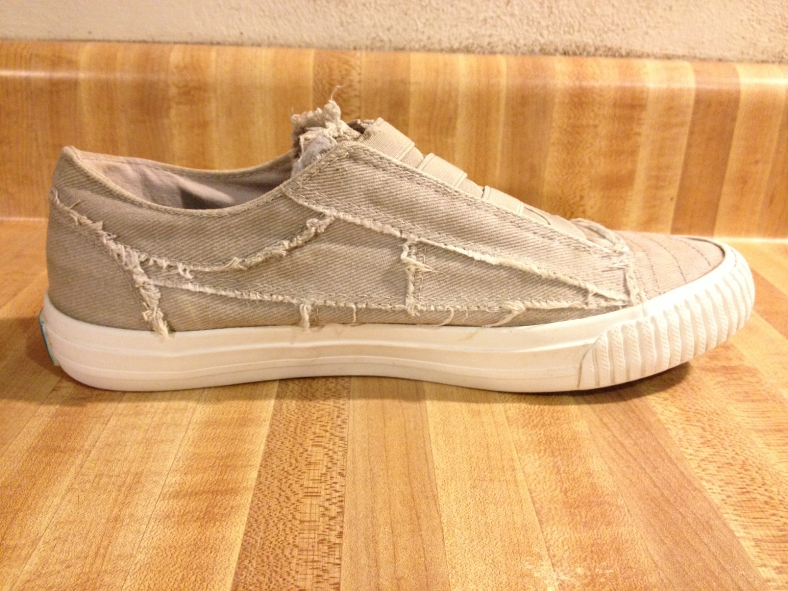 Blowfish Malibu Womens 8M Marley Tan Canvas Distressed Low Top Slip On Sneakers